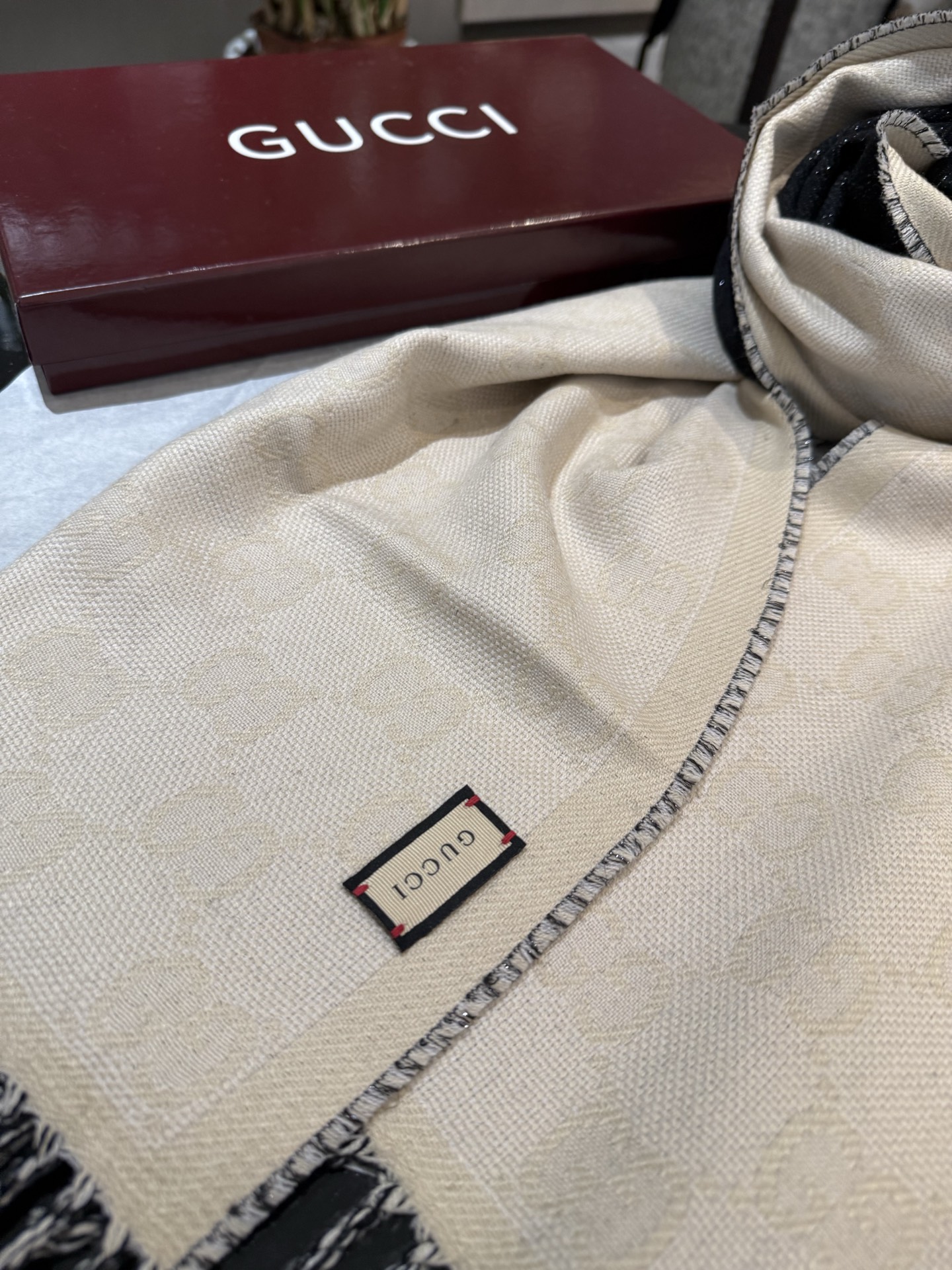 P牛❗️稳稳的“高段位”！时髦过冬！！Gucci秋冬新款提花双面围巾！高端奢华，非常重工的双面老花设计，