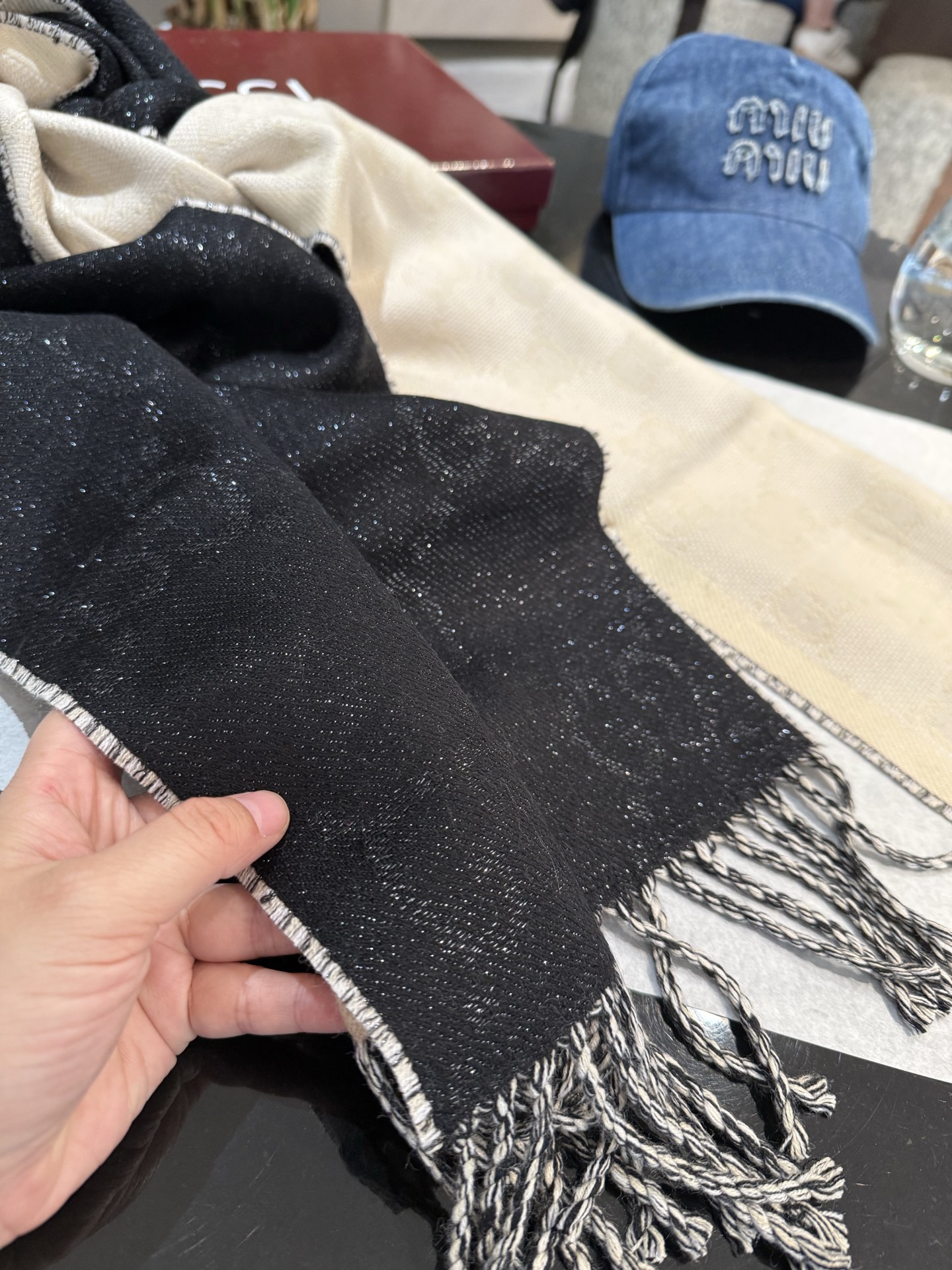 P牛❗️稳稳的“高段位”！时髦过冬！！Gucci秋冬新款提花双面围巾！高端奢华，非常重工的双面老花设计，