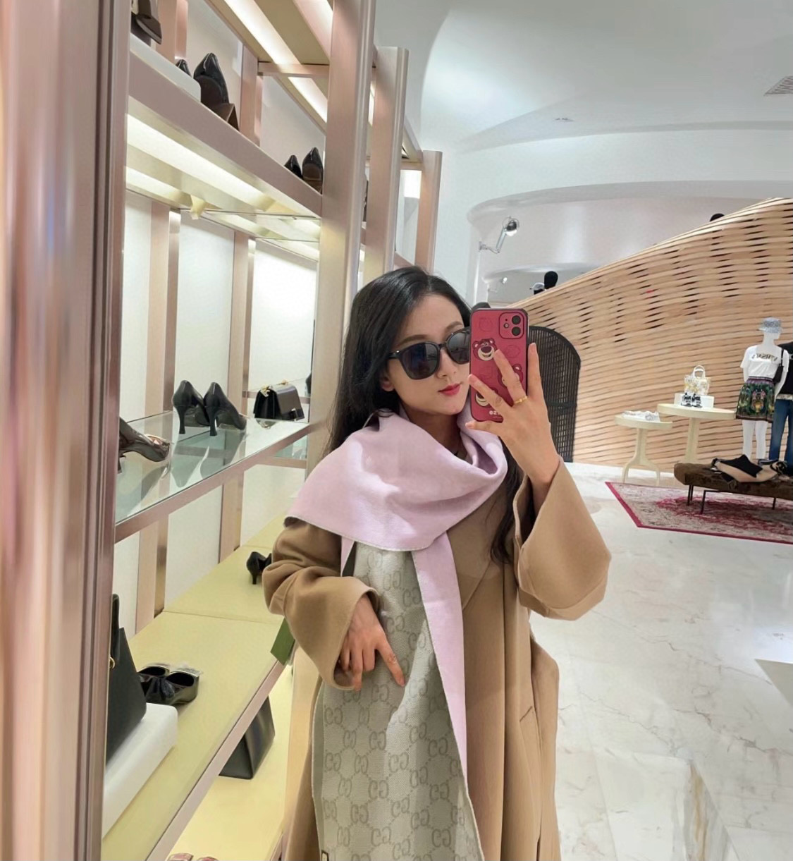 P牛❗️稳稳的“高段位”！时髦过冬！！Gucci秋冬新款提花双面围巾！高端奢华，非常重工的双面老花设计，