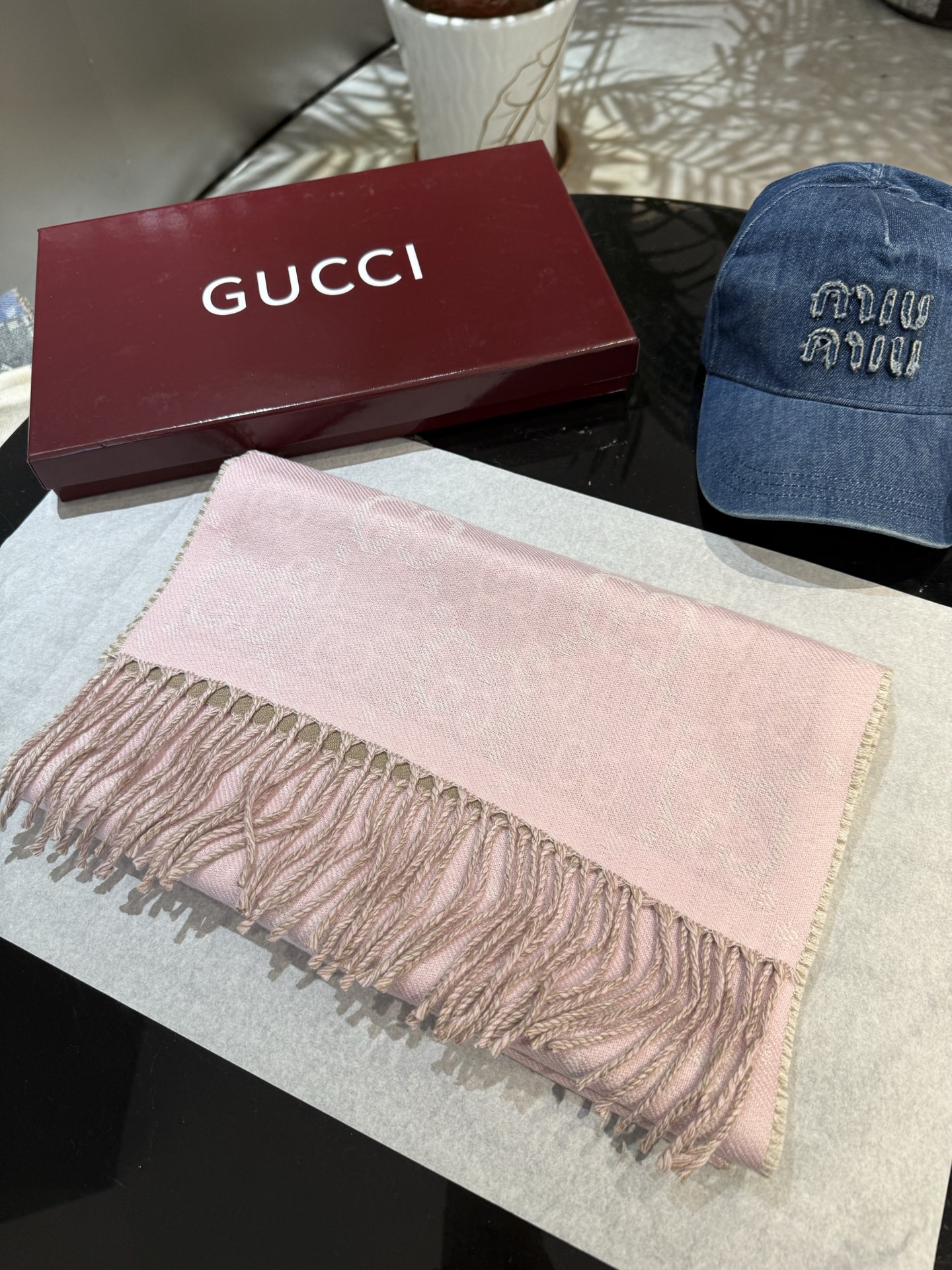 P牛❗️稳稳的“高段位”！时髦过冬！！Gucci秋冬新款提花双面围巾！高端奢华，非常重工的双面老花设计，