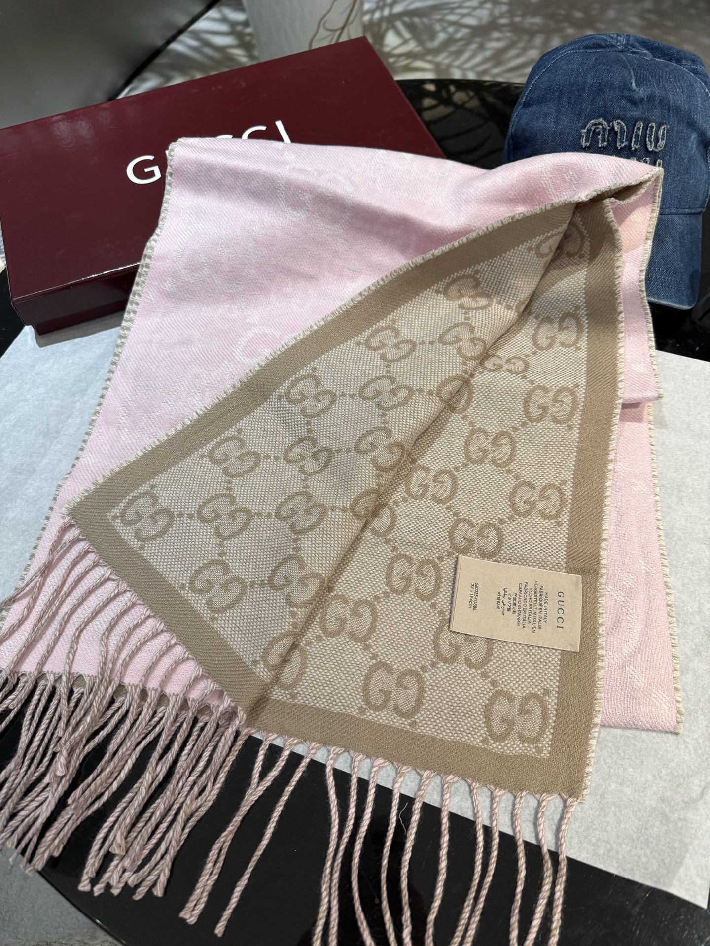 P牛❗️稳稳的“高段位”！时髦过冬！！Gucci秋冬新款提花双面围巾！高端奢华，非常重工的双面老花设计，