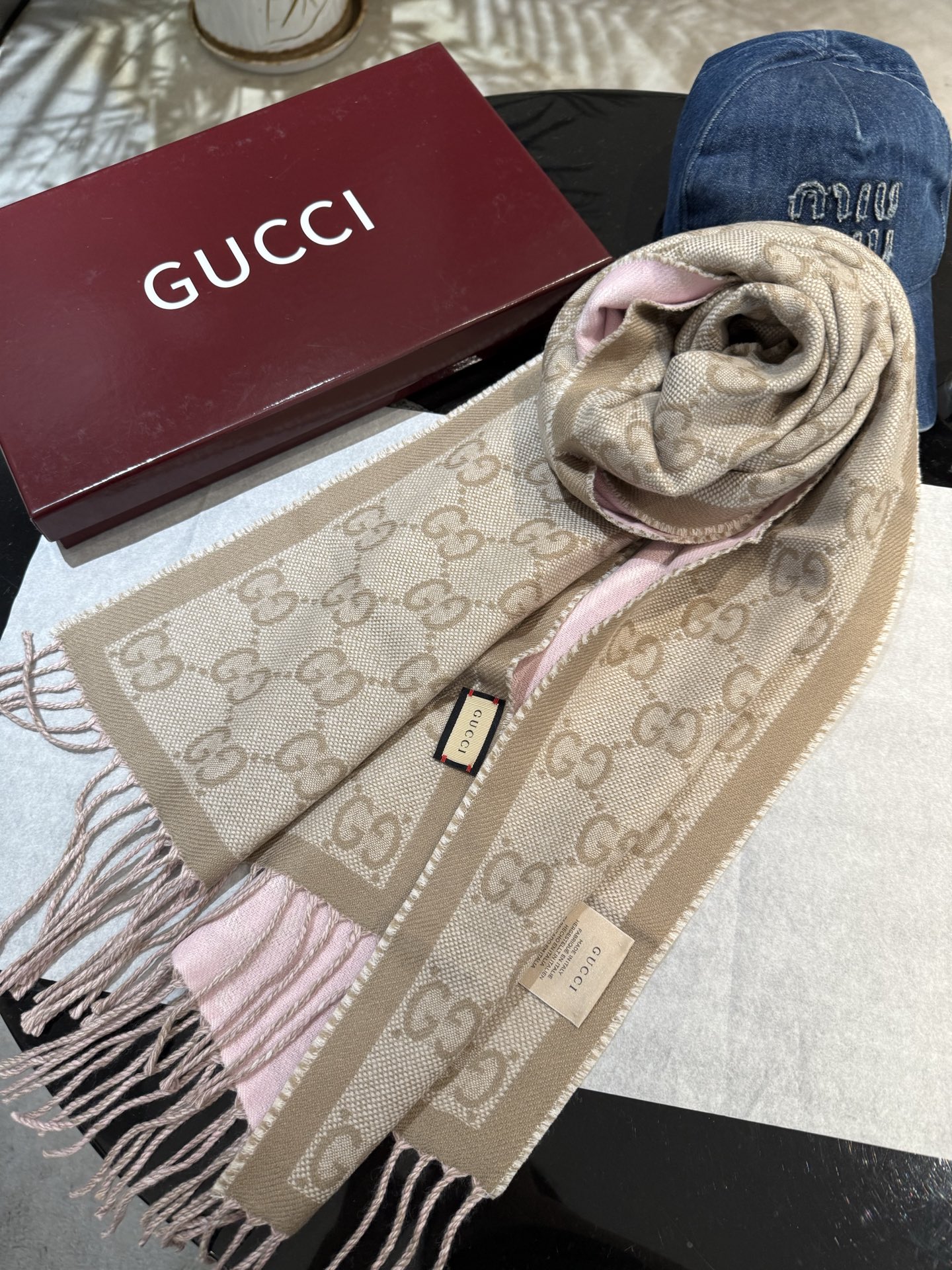 P牛❗️稳稳的“高段位”！时髦过冬！！Gucci秋冬新款提花双面围巾！高端奢华，非常重工的双面老花设计，