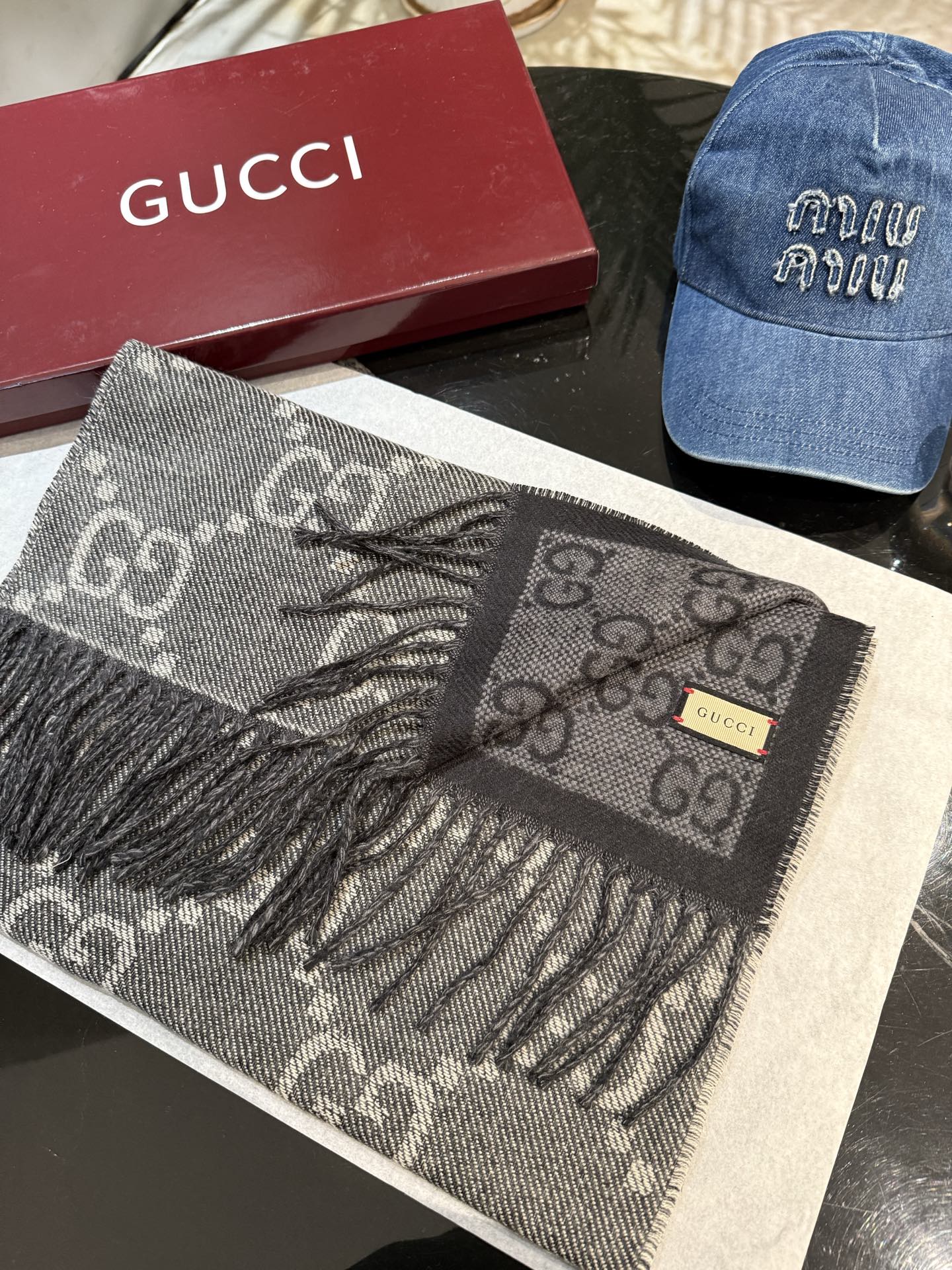 P牛❗️稳稳的“高段位”！时髦过冬！！Gucci秋冬新款提花双面围巾！高端奢华，非常重工的双面老花设计，