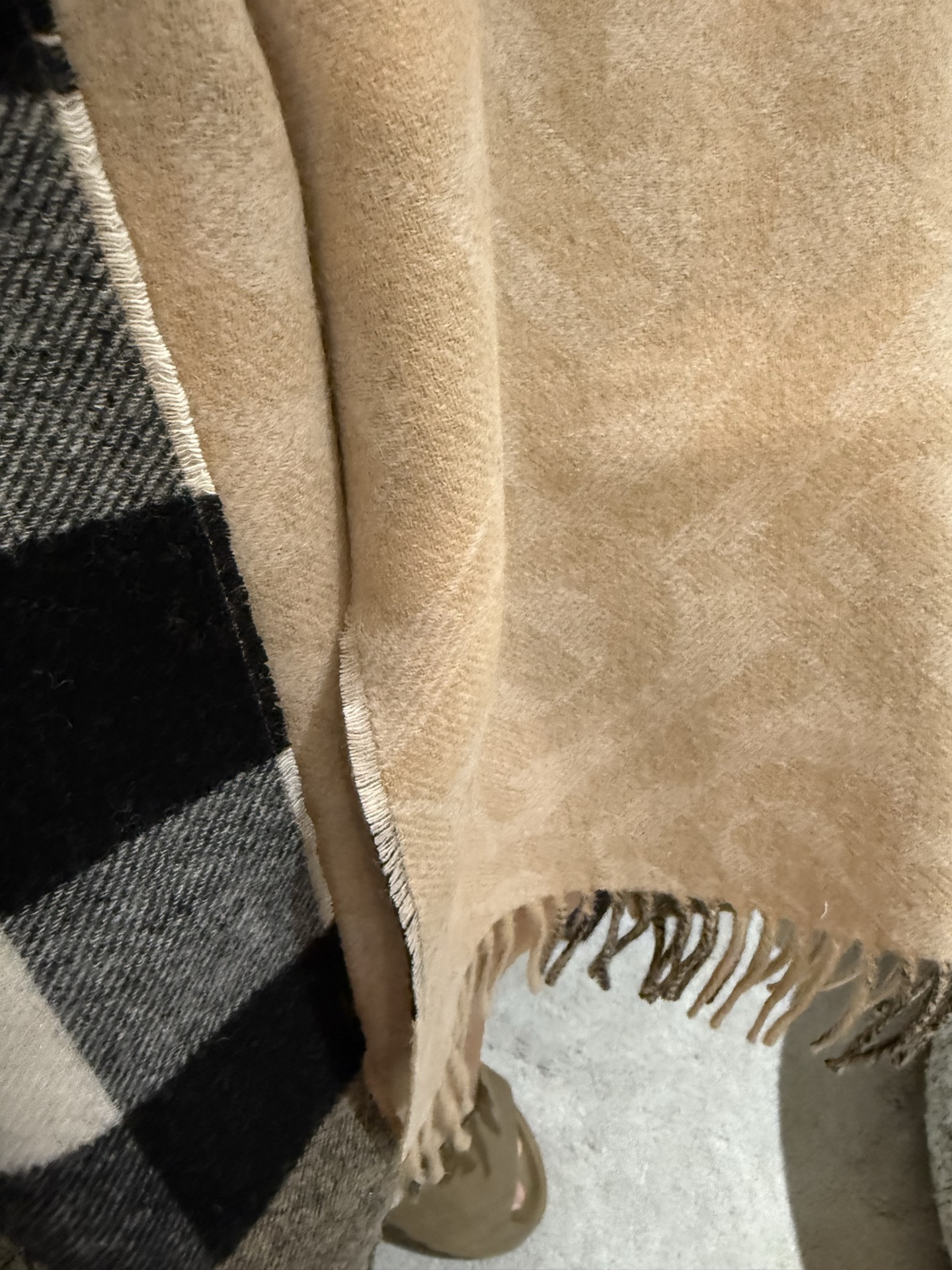 PTB 双面格子 B家最新款，全部采的原样回来做的，👍👍不论颜色🔝，原料 ，🔝手感 ，🔝标都做到了一致🏆