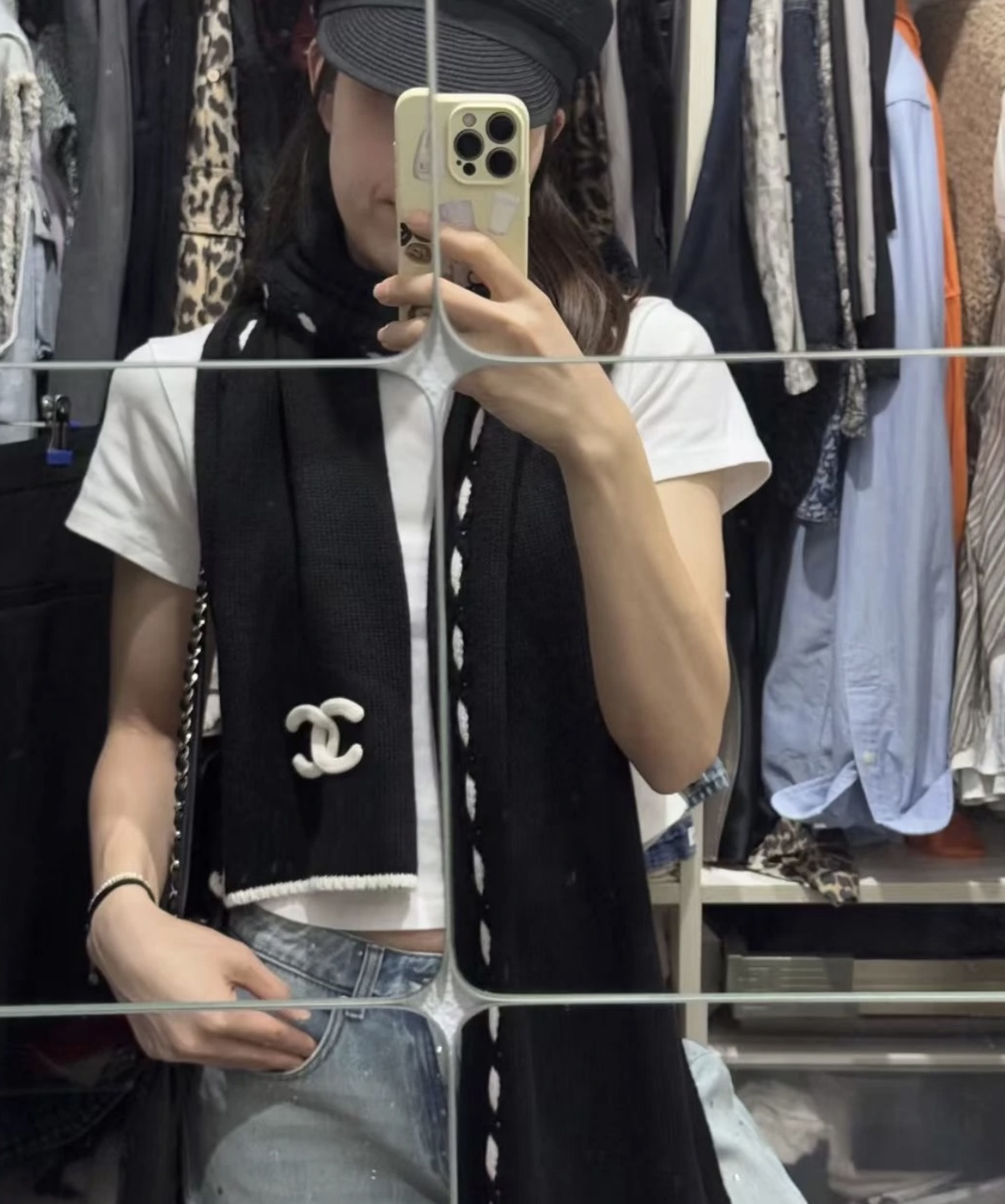 P【香家2025臻品】全新上市，甄选顶级羊绒面料，触感细腻如云。重工匠心独运，以精湛手工针织工艺，融入典