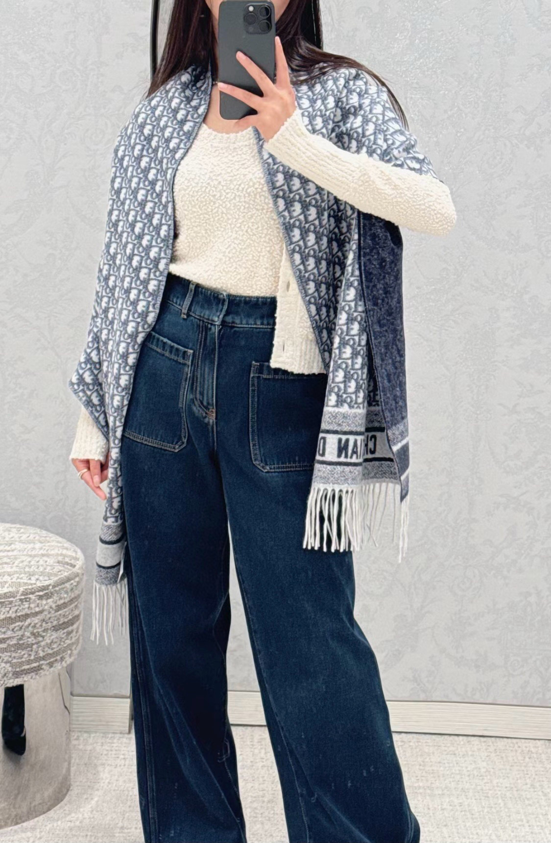 高版本P新色♥️畅销款Dior最新款 · 这款 Oblique 印花围巾重新诠释 Dior 经典标识，彰