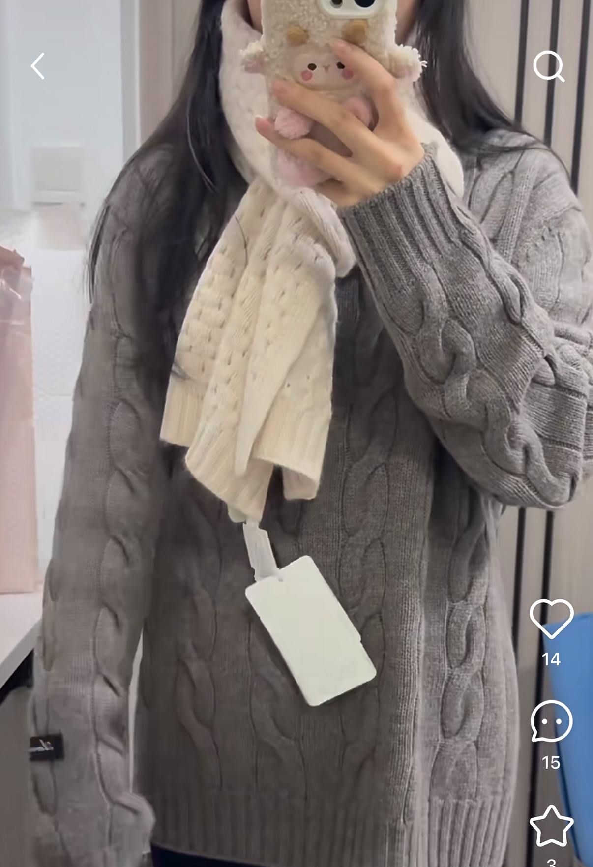 P【LP臻品】全新上市，甄选顶级羊绒面料，触感细腻如云。重工匠心独运，以精湛手工针织工艺，融入典雅串绳细