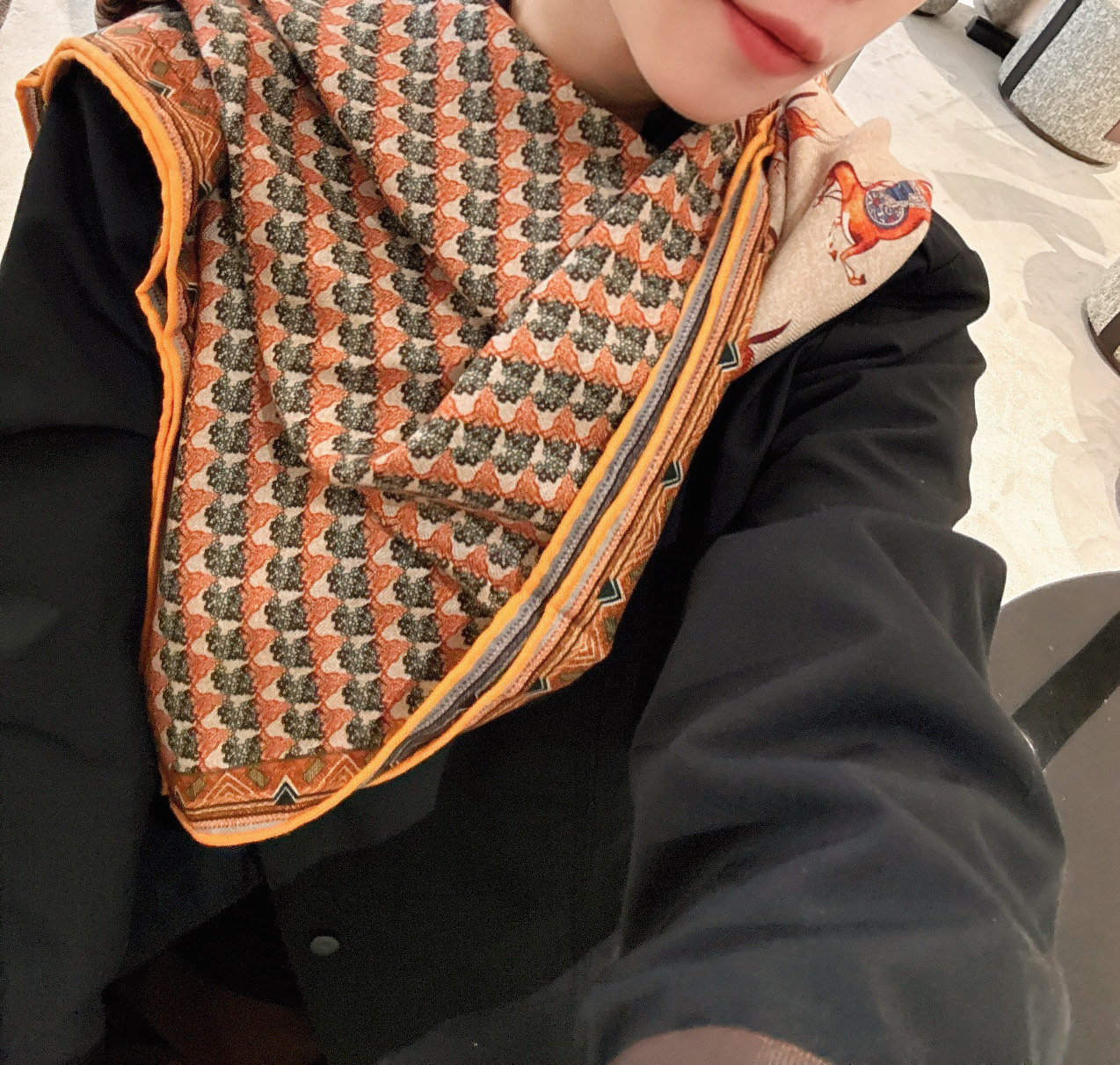 NO:603444,Hermès is launching new sizes this year. Don’t say it’s small, it’s actually a very delicate size, clean and experienced!  A size you will fall in love with once you get to know it [Jungle] 70*70 velvet square scarf [double-sided different colors] Hand-curled edges Quality ceiling series More elegant combination A stable match for summer air-conditioned rooms~. High version scarf, high version scarf, hermes19860909爱马仕今年主推尺寸 上新 不要再说她小,实际是一个很精致的尺寸 干净 历练！ 一旦了解你便会爱上的一个尺寸【丛林】 70*70丝绒方巾【双面异色】 手工卷边 品质天花板系列 更雅致的搭配  夏季空调房搭配稳稳的～.高版本围巾,高版本围巾,hermes,scarf