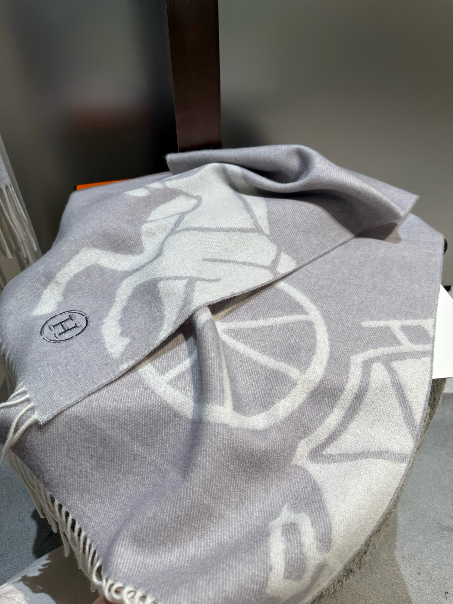 PHermes · 爱马仕重磅推荐💥 100%羊毛材质🔥非常保暖👑 柔软亲肤，不扎脖😍经典双面设计，一条