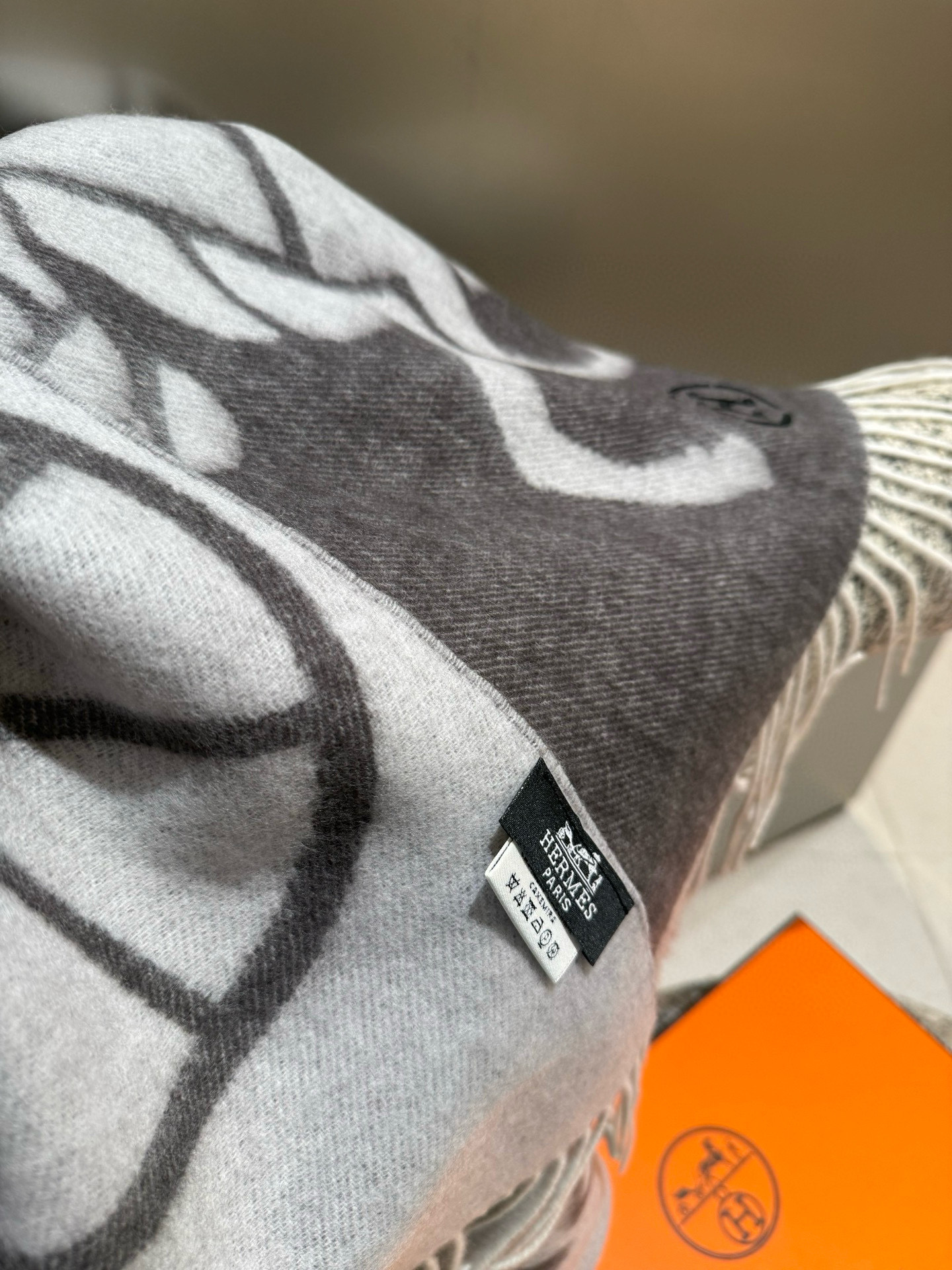 PHermes · 爱马仕重磅推荐💥 100%羊毛材质🔥非常保暖👑 柔软亲肤，不扎脖😍经典双面设计，一条