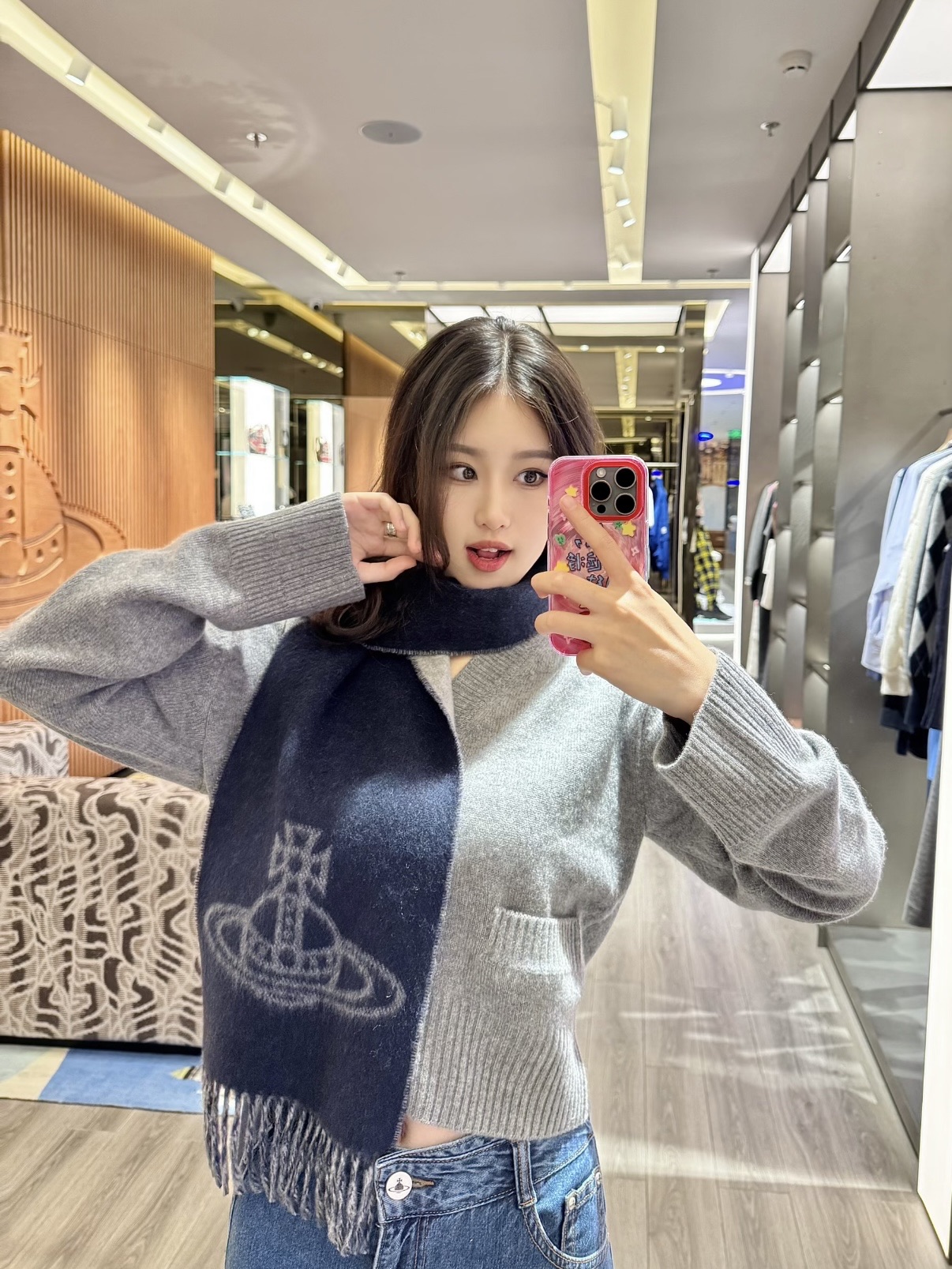 Vivienne Westwood “西太后Vivienne Westwood”最爱的土星