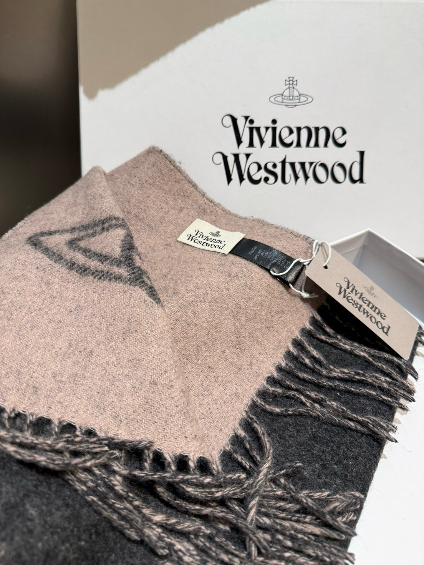 Vivienne Westwood “西太后Vivienne Westwood”最爱的土星