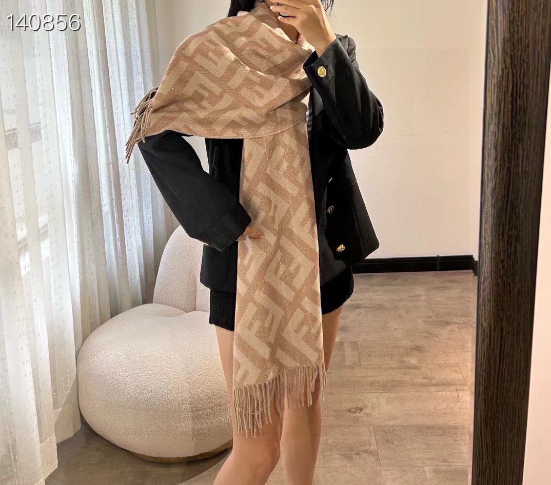 P F家银丝2025最新款气质干净🧣喜欢别错过[爱心]口碑极佳 喜欢的集美赶紧私聊我哦[玫瑰]