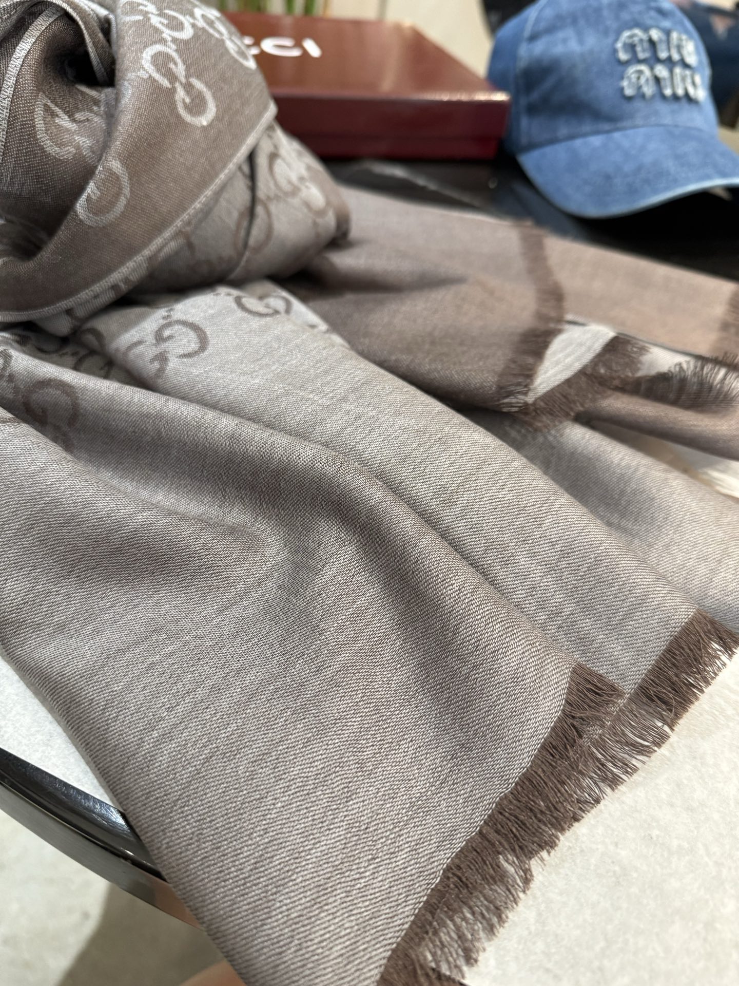 P重磅‼️Gucci经典披肩款，大尺寸G专柜的常青树款。品质极好的，❗️经典双G提花图案风靡了全世界❗️