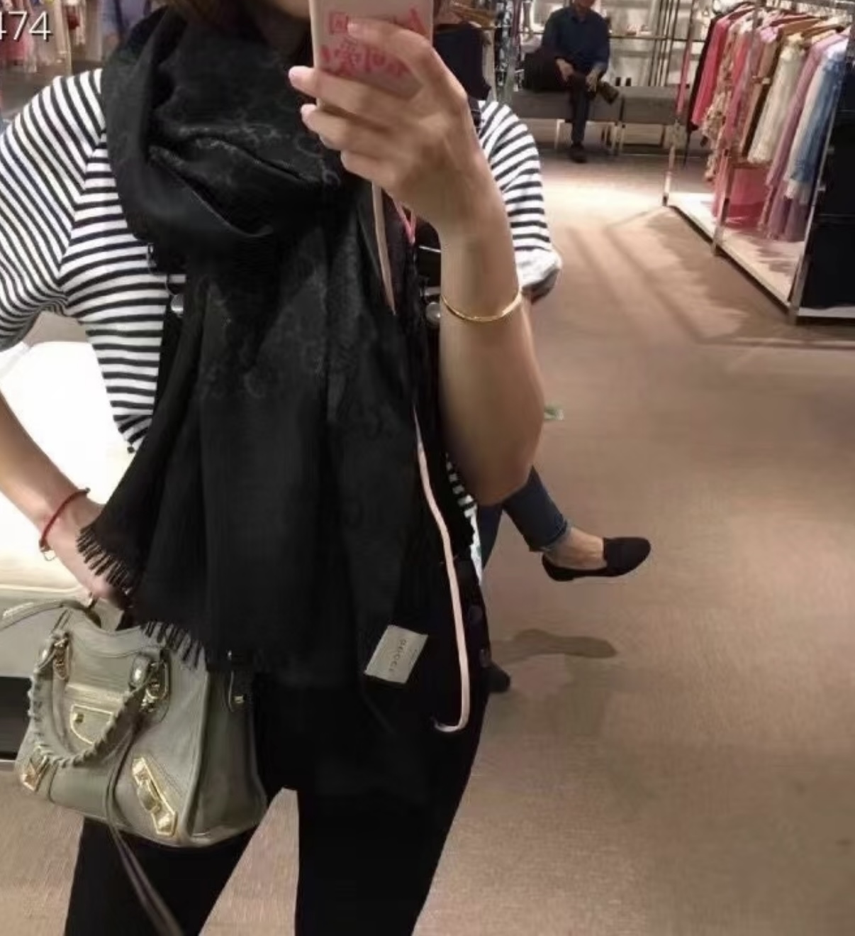 P重磅‼️Gucci经典披肩款，大尺寸G专柜的常青树款。品质极好的，❗️经典双G提花图案风靡了全世界❗️