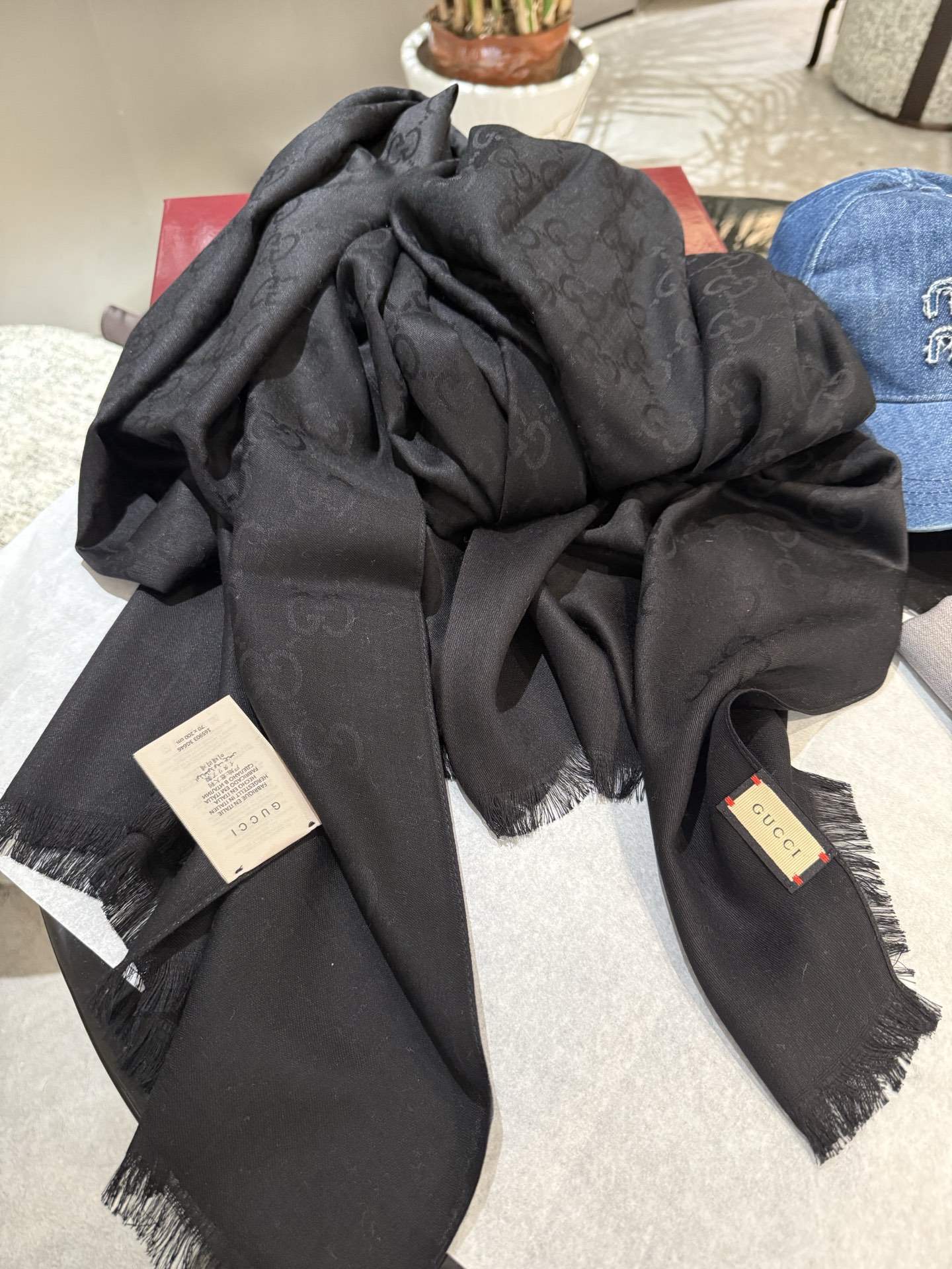 P重磅‼️Gucci经典披肩款，大尺寸G专柜的常青树款。品质极好的，❗️经典双G提花图案风靡了全世界❗️