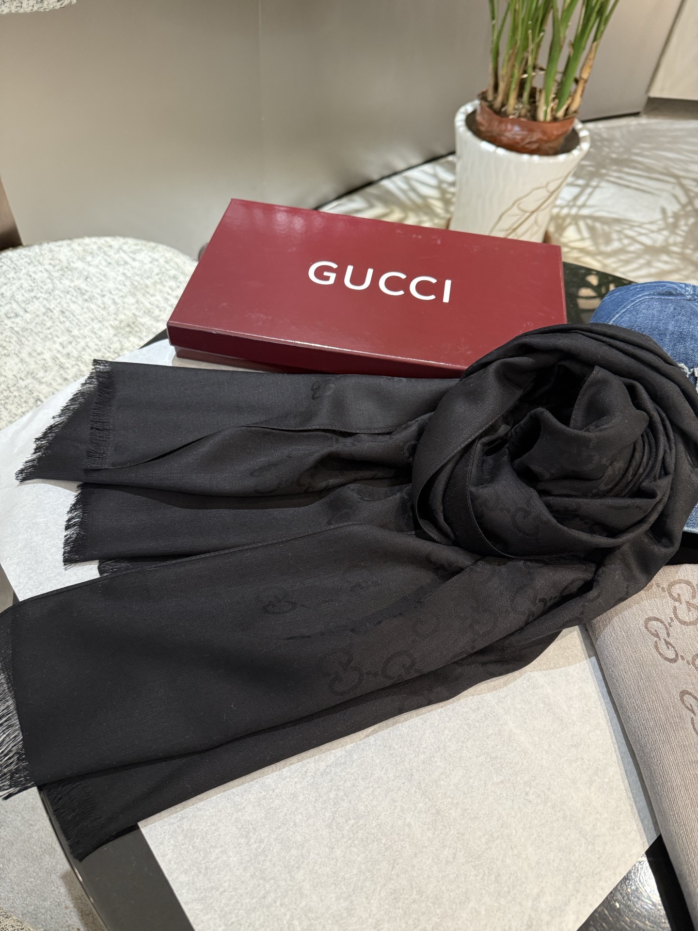 P重磅‼️Gucci经典披肩款，大尺寸G专柜的常青树款。品质极好的，❗️经典双G提花图案风靡了全世界❗️