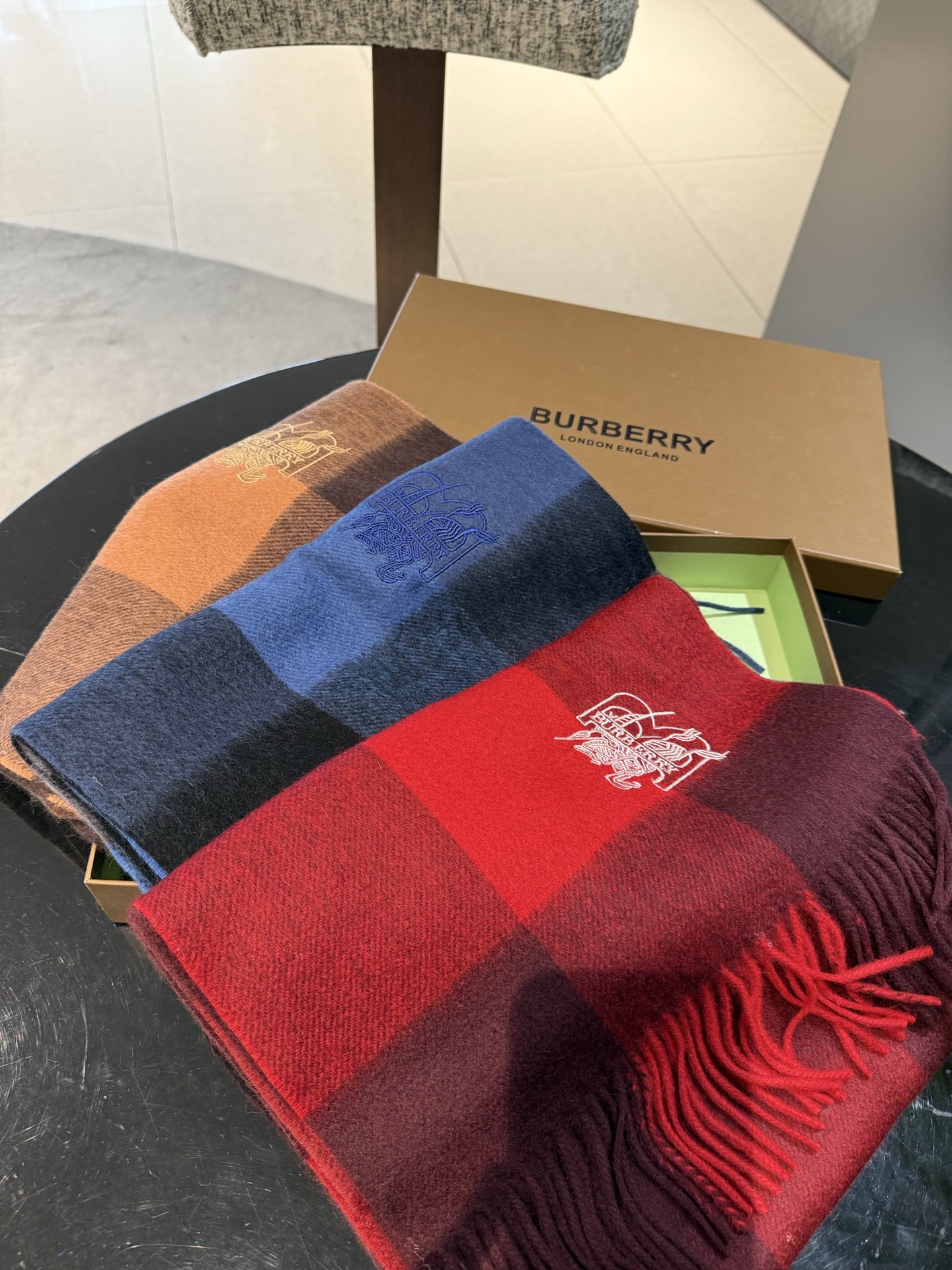 P巴宝莉【男女围巾】怒赞自留，难得的高端男款！家属福利！巴宝莉非常正的男士围巾~面料大爱，非常柔软细腻舒