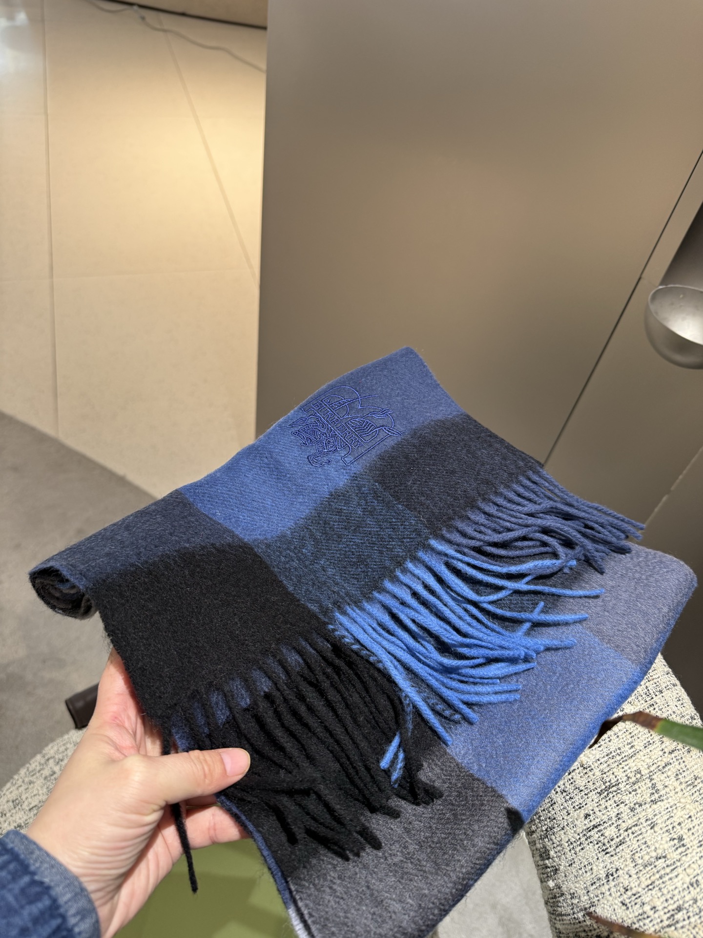 P巴宝莉【男女围巾】怒赞自留，难得的高端男款！家属福利！巴宝莉非常正的男士围巾~面料大爱，非常柔软细腻舒