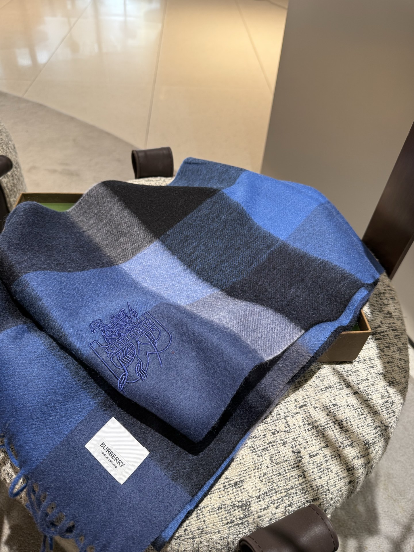 P巴宝莉【男女围巾】怒赞自留，难得的高端男款！家属福利！巴宝莉非常正的男士围巾~面料大爱，非常柔软细腻舒