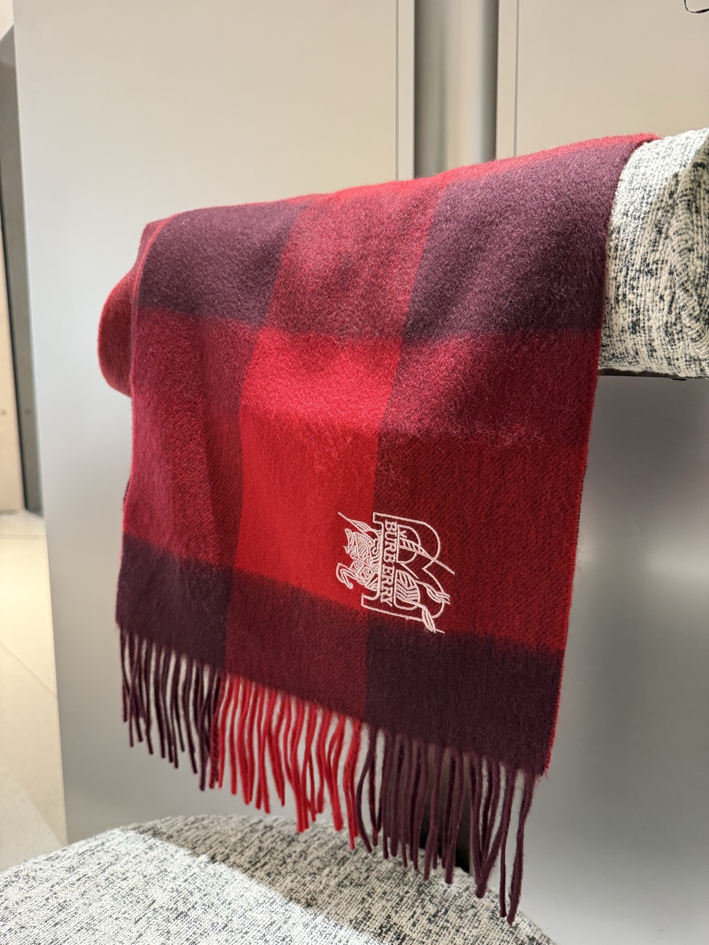 P巴宝莉【男女围巾】怒赞自留，难得的高端男款！家属福利！巴宝莉非常正的男士围巾~面料大爱，非常柔软细腻舒