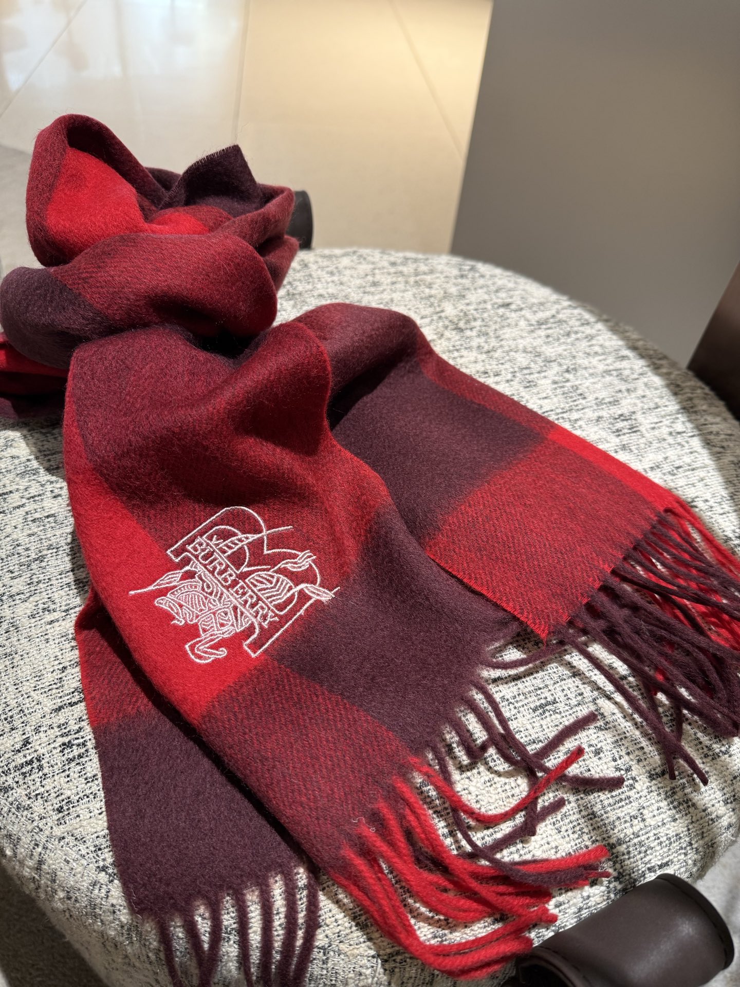 P巴宝莉【男女围巾】怒赞自留，难得的高端男款！家属福利！巴宝莉非常正的男士围巾~面料大爱，非常柔软细腻舒