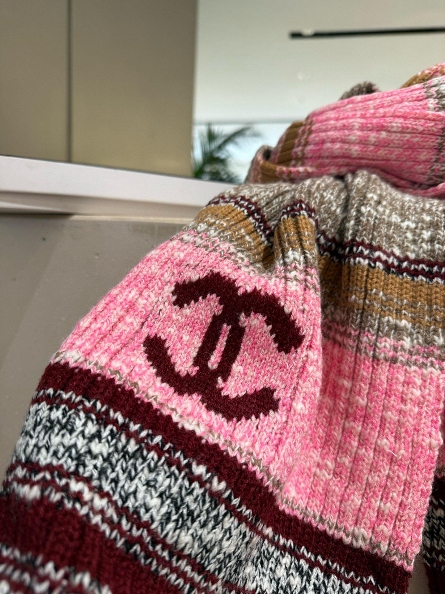 P王炸🔥 CHANEL 25B针织羊绒围巾，经典双C标志，米白配黑边、黑配粉边，深灰配米灰，配色高级又时