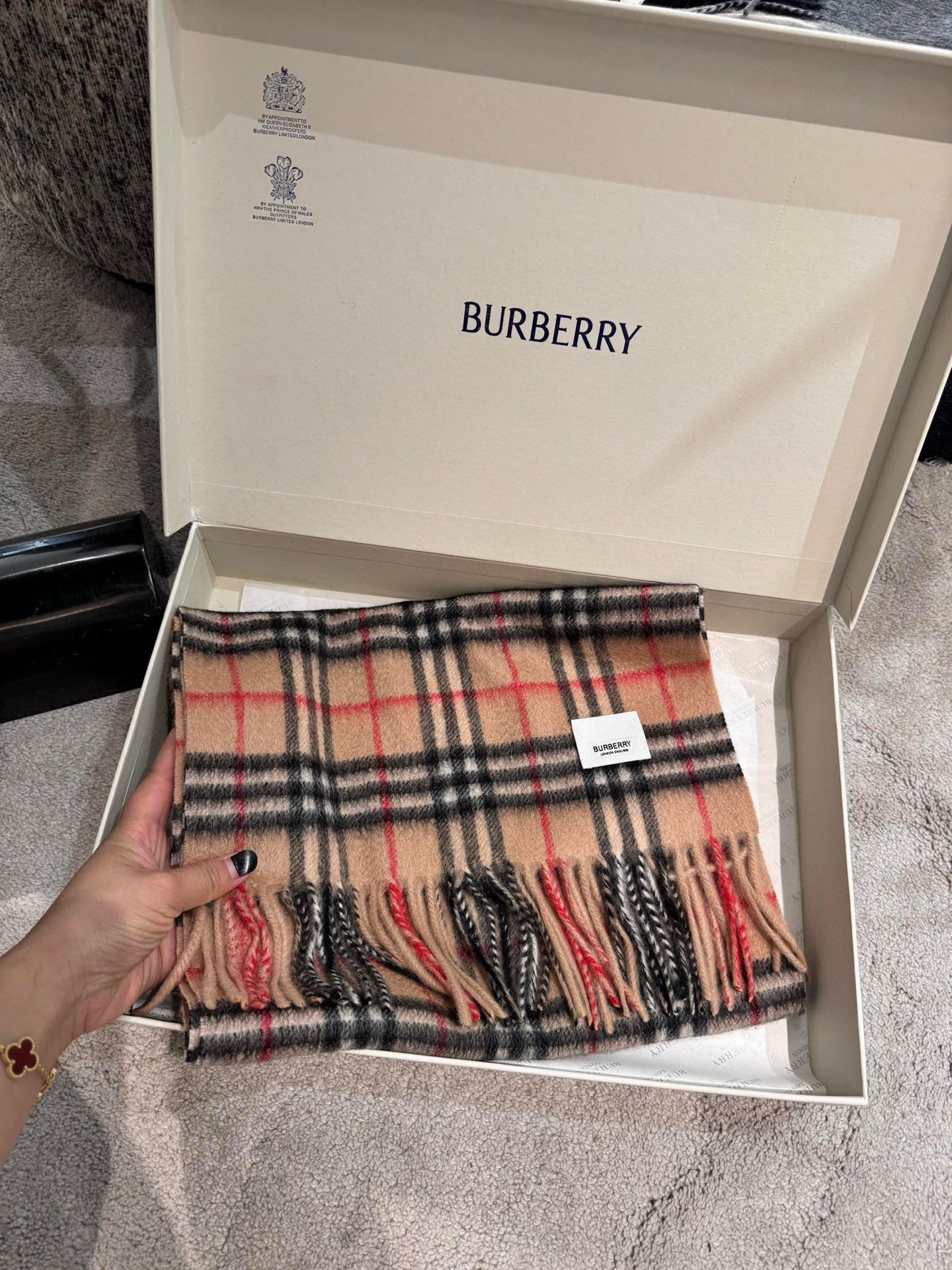 P王牌口碑burberry深度水波纹经典羊绒格子围巾‼️专柜最新品相，目前专柜都换上了新标👍经典中的经典
