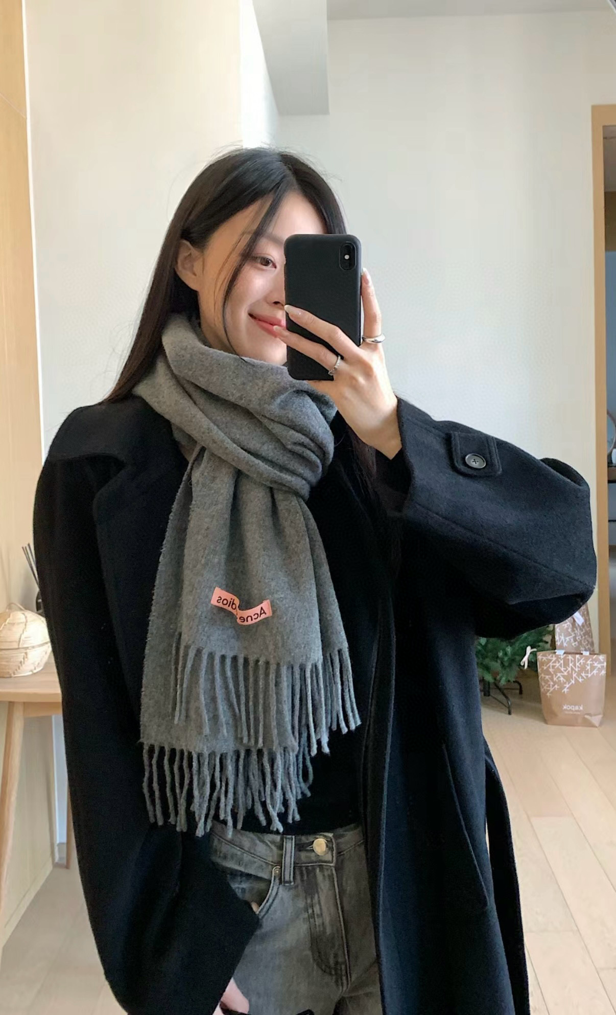 NO:581520,All I can say is that not all solid color scarves are called Acne Sweden Acne Studios  Apolo baby lamb wool heavy solid color shawl/scarf is a household must-have brand. It is loved by celebrities and fashionistas at home and abroad. It is a must-have item every year. It can be used as a scarf or a shawl, and the most popular 7 colors are the most popular this year. The materials are carefully selected, and the lambs born in winter are sheared in May of the following year.  Tender lamb wool. Such a good raw material test can detect the cashmere content. It is a must-have product for offices, driving and home. Very cost-effective. Size 45x200cm. Small sheep wool. It feels soft and skin-friendly, and is not compared with rough things like chemical fiber wool. Cow X goods high version scarf, high version scarf, Acne  studios,dior,shawls19860909我只能说不是所有的纯色围巾都叫Acne瑞典Acne Studios Apolo幼羊羔毛重磅纯色披肩/围巾家喻户晓的必备品牌.超受国内外明星潮人喜爱.年年必收的东西.可以当围巾可以当披肩,最最最坠捧的今年最流行的7个色选料考究选用冬天生的羊羔在第二年五月剪下来的嫩羊羔毛.这样好的原料检测是可以检出羊绒成分的,办公室开车家居必实用货.性价比极高尺寸45x200cm.小绵羊毛.手感柔软亲肤,不与化纤羊毛粗略东西比较.牛X货高版本围巾,高版本围巾,acne studios,dior,shawls,scarf