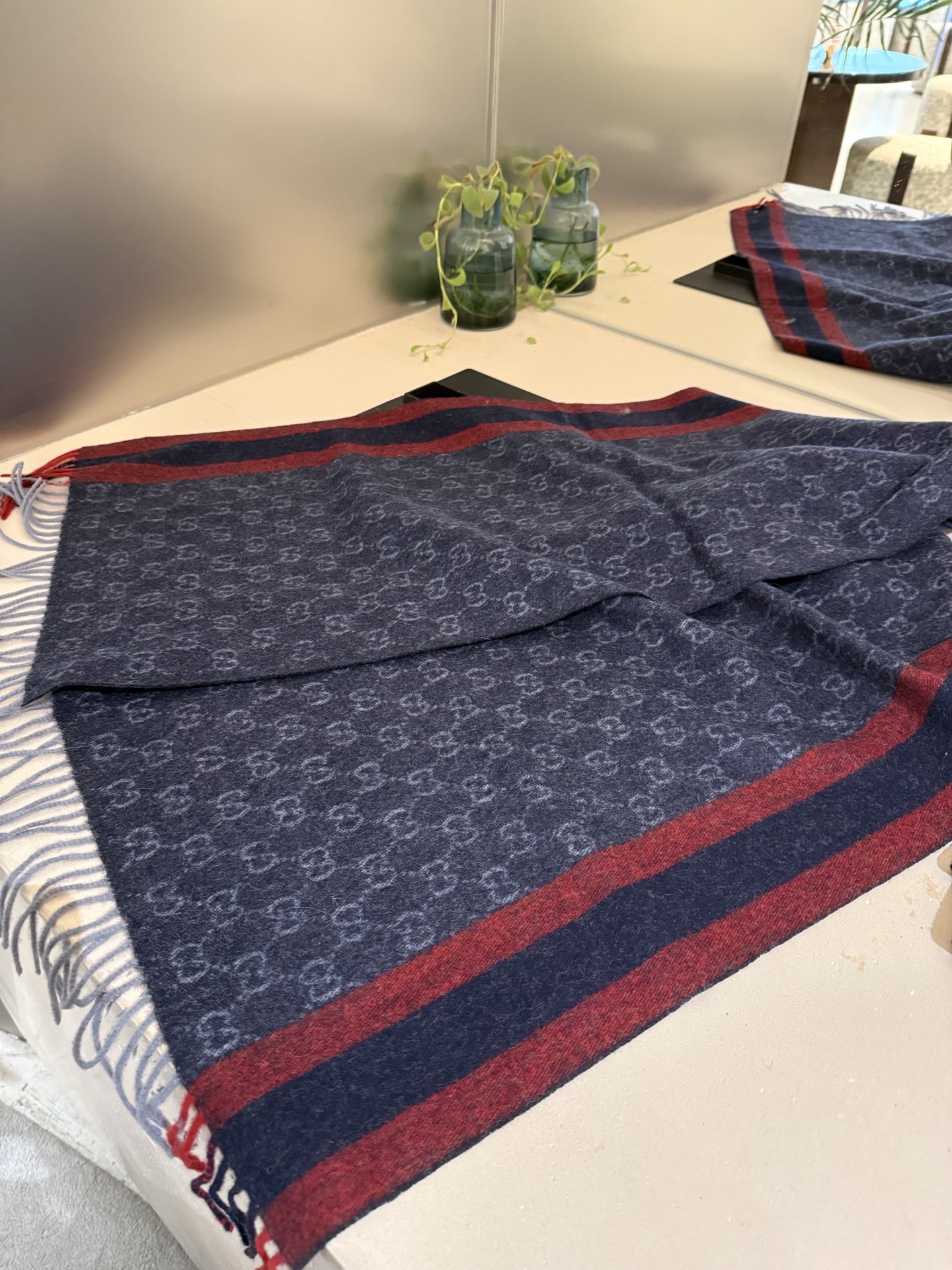 P家属福利‼️Gucci非常正的男士围巾~面料大爱，羊绒软糯手感，非常柔软细腻舒服‼️经典招牌GG字母元