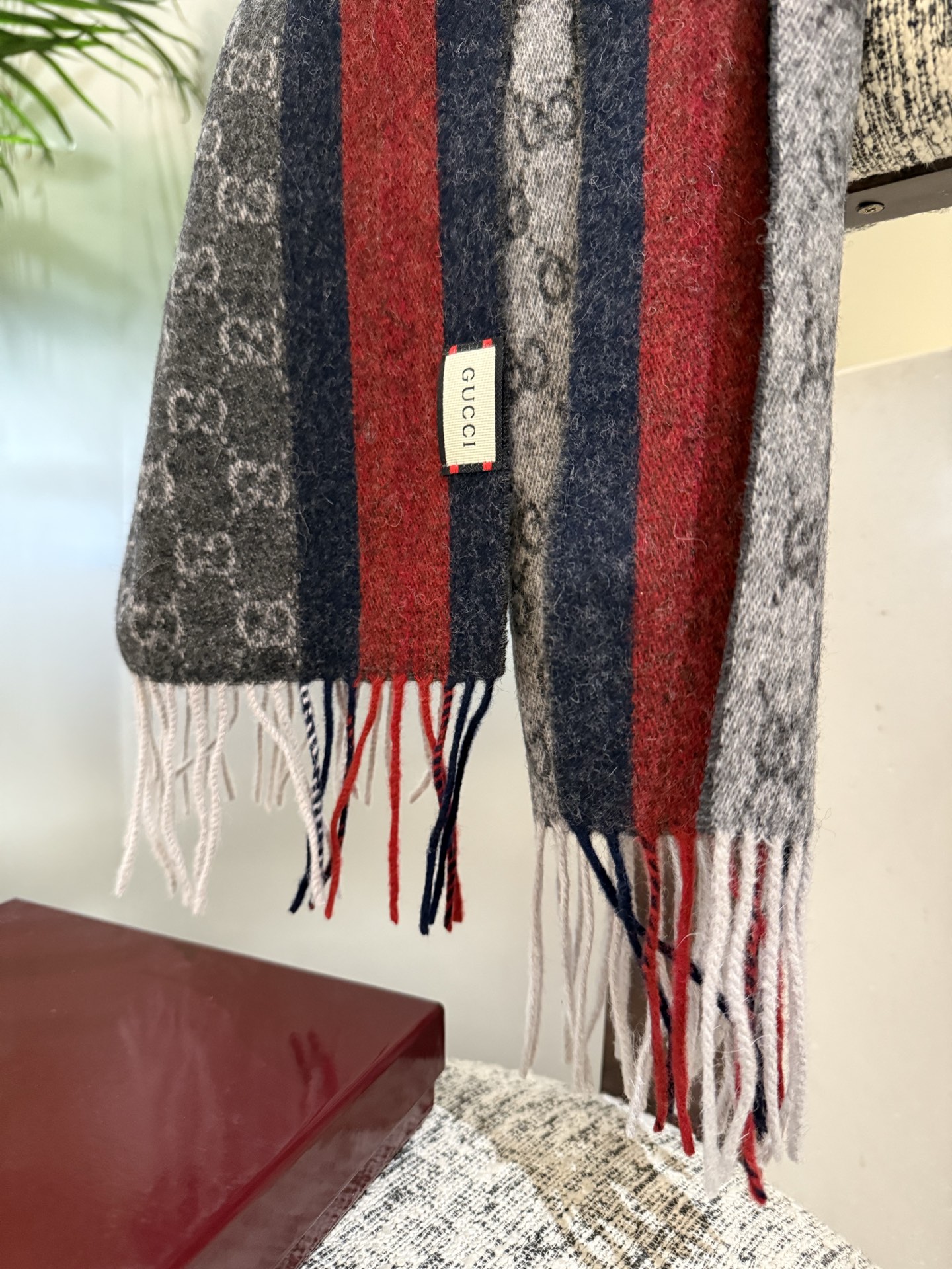 P家属福利‼️Gucci非常正的男士围巾~面料大爱，羊绒软糯手感，非常柔软细腻舒服‼️经典招牌GG字母元