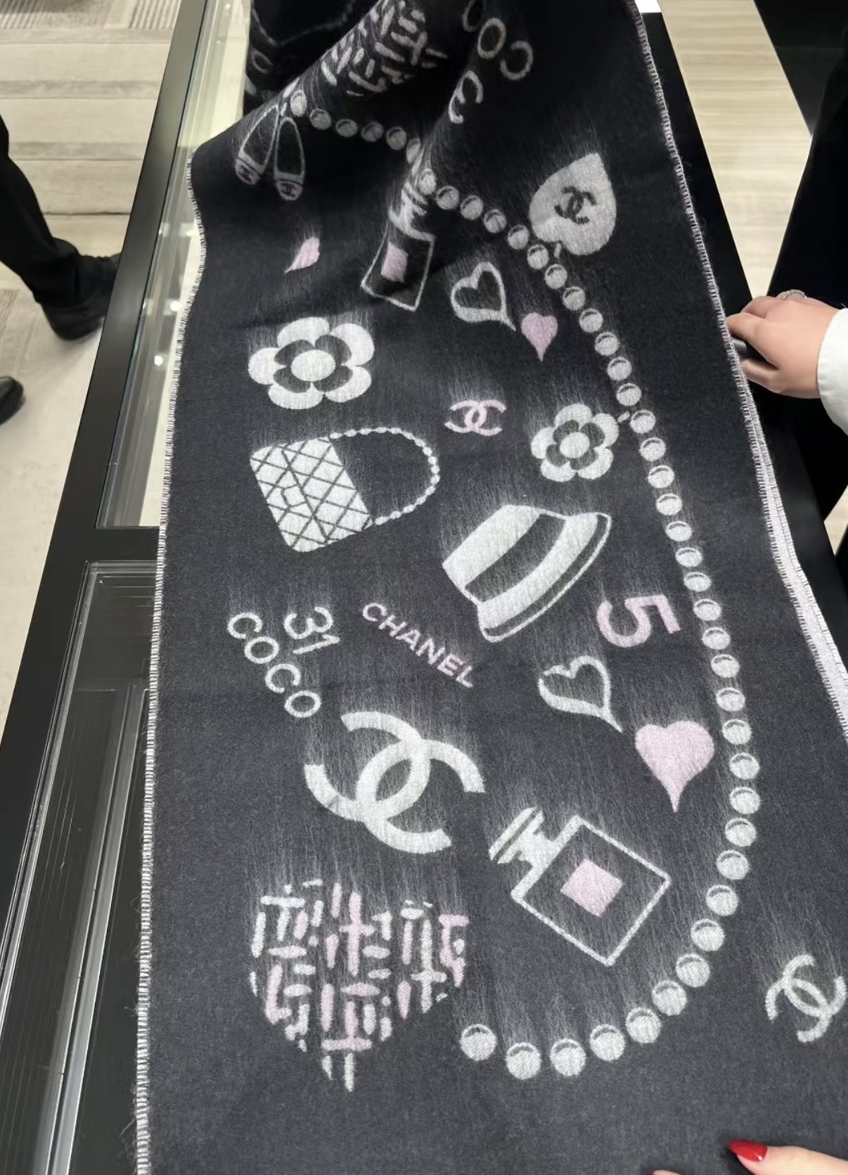 P🆕Chanel 25B珍珠coco50*200cm.100%山羊绒精选顶级山羊绒/绵羊毛/桑蚕丝，融合