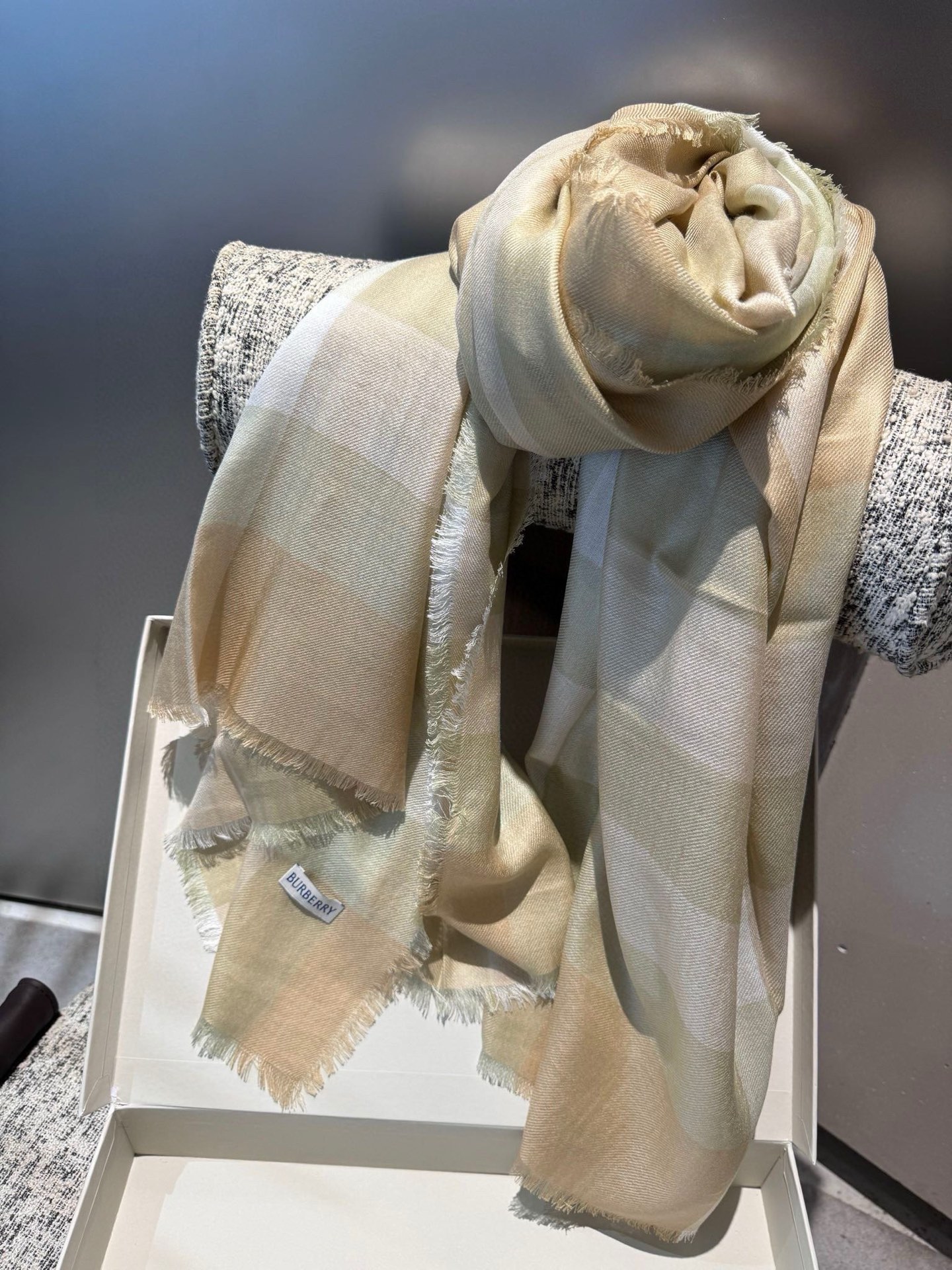 P【▪️同步官网，巴宝莉 时尚的情怀。日常时髦实用款】Burberry新款，真的无敌时髦百搭！！独有的格