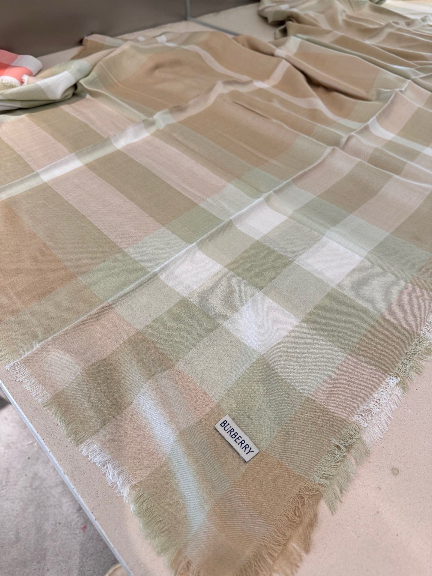 P【▪️同步官网，巴宝莉 时尚的情怀。日常时髦实用款】Burberry新款，真的无敌时髦百搭！！独有的格