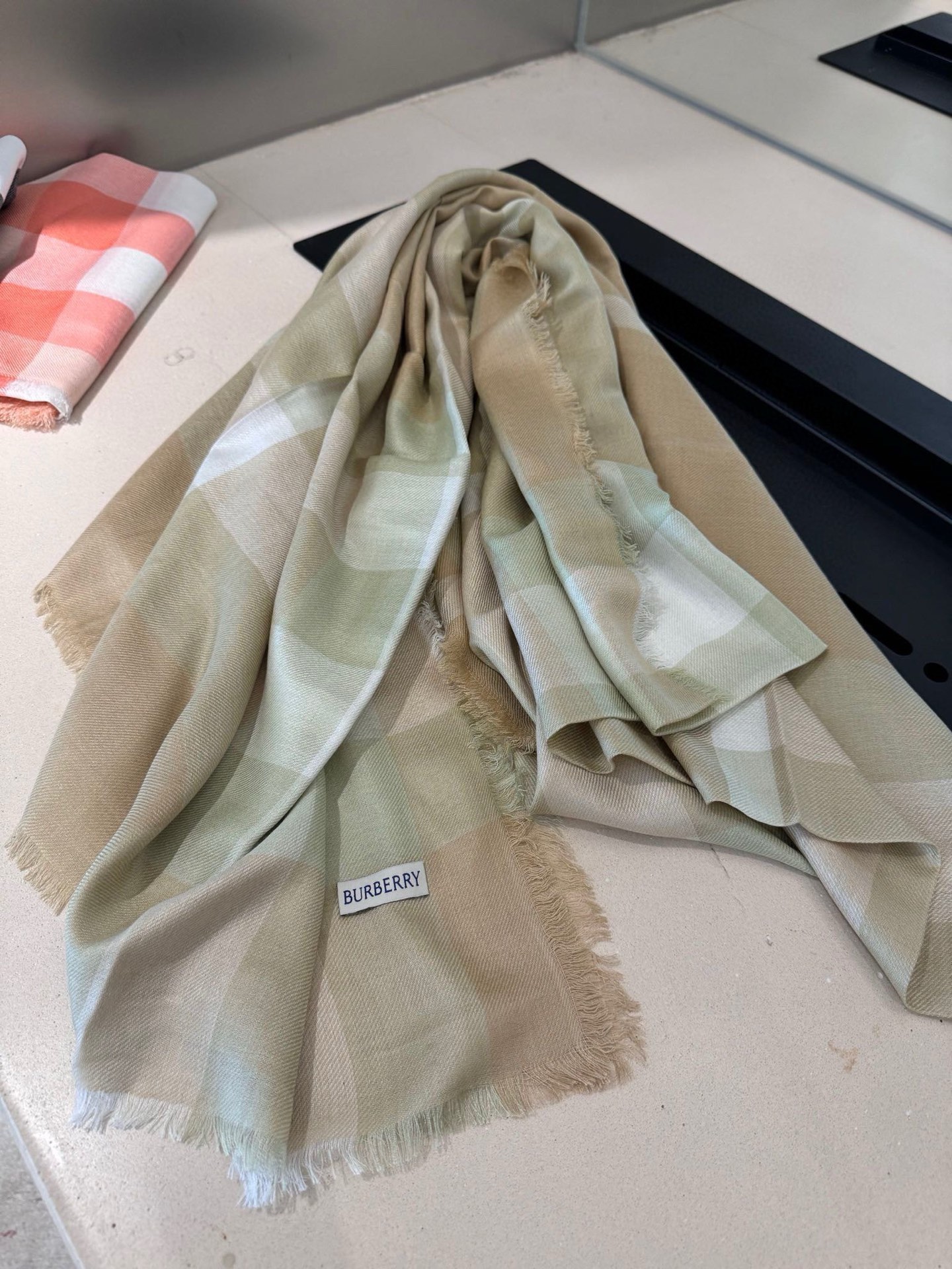 P【▪️同步官网，巴宝莉 时尚的情怀。日常时髦实用款】Burberry新款，真的无敌时髦百搭！！独有的格