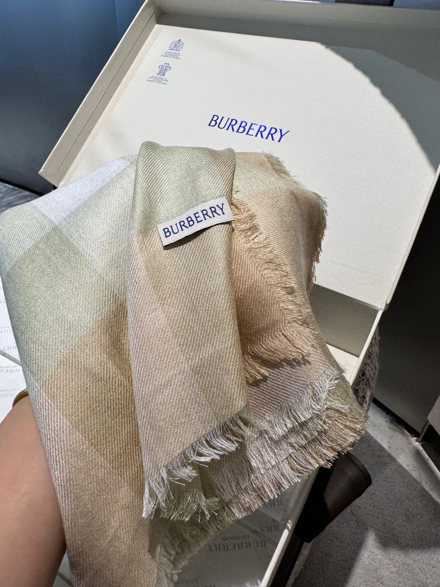 P【▪️同步官网，巴宝莉 时尚的情怀。日常时髦实用款】Burberry新款，真的无敌时髦百搭！！独有的格