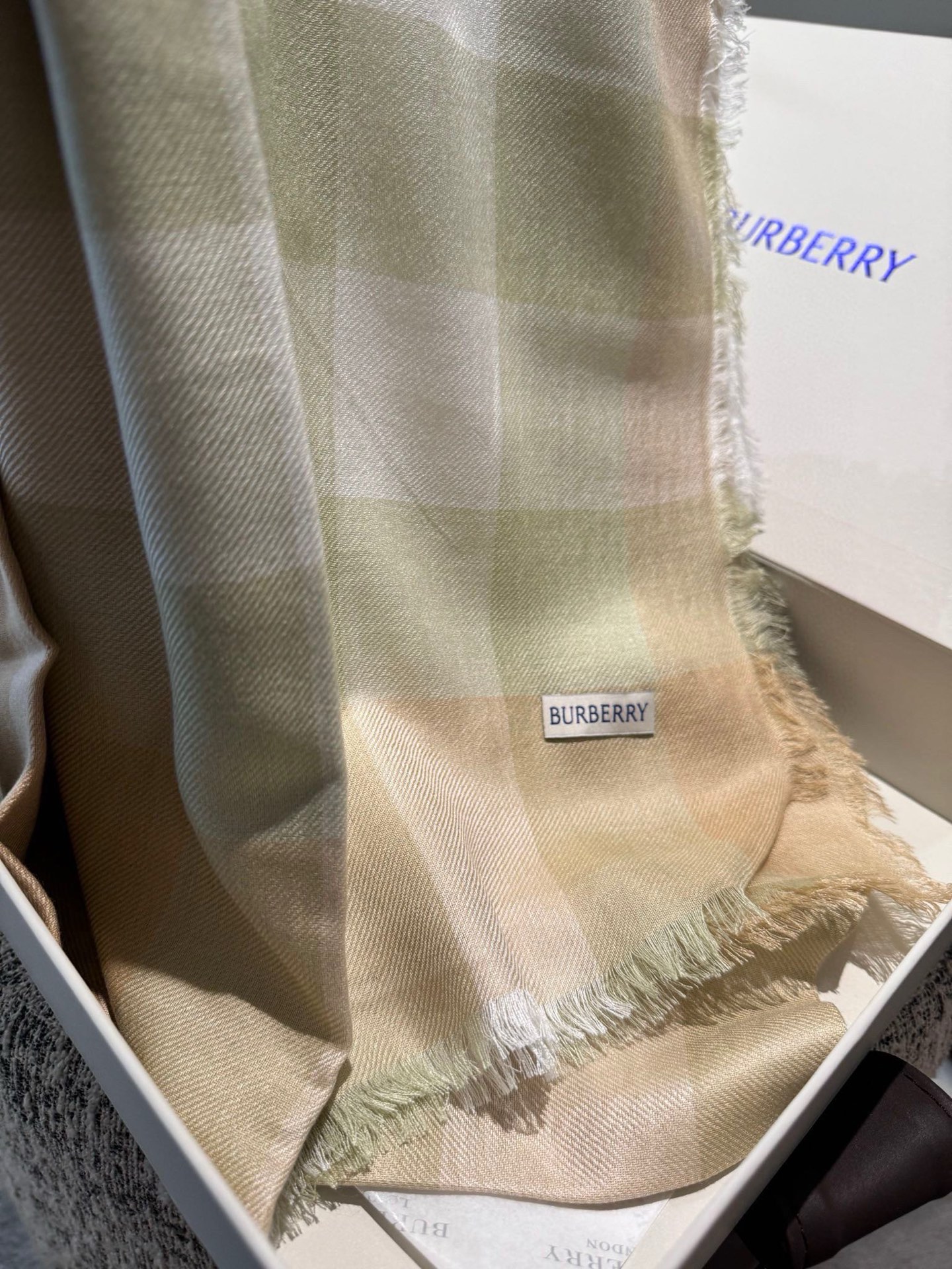 P【▪️同步官网，巴宝莉 时尚的情怀。日常时髦实用款】Burberry新款，真的无敌时髦百搭！！独有的格