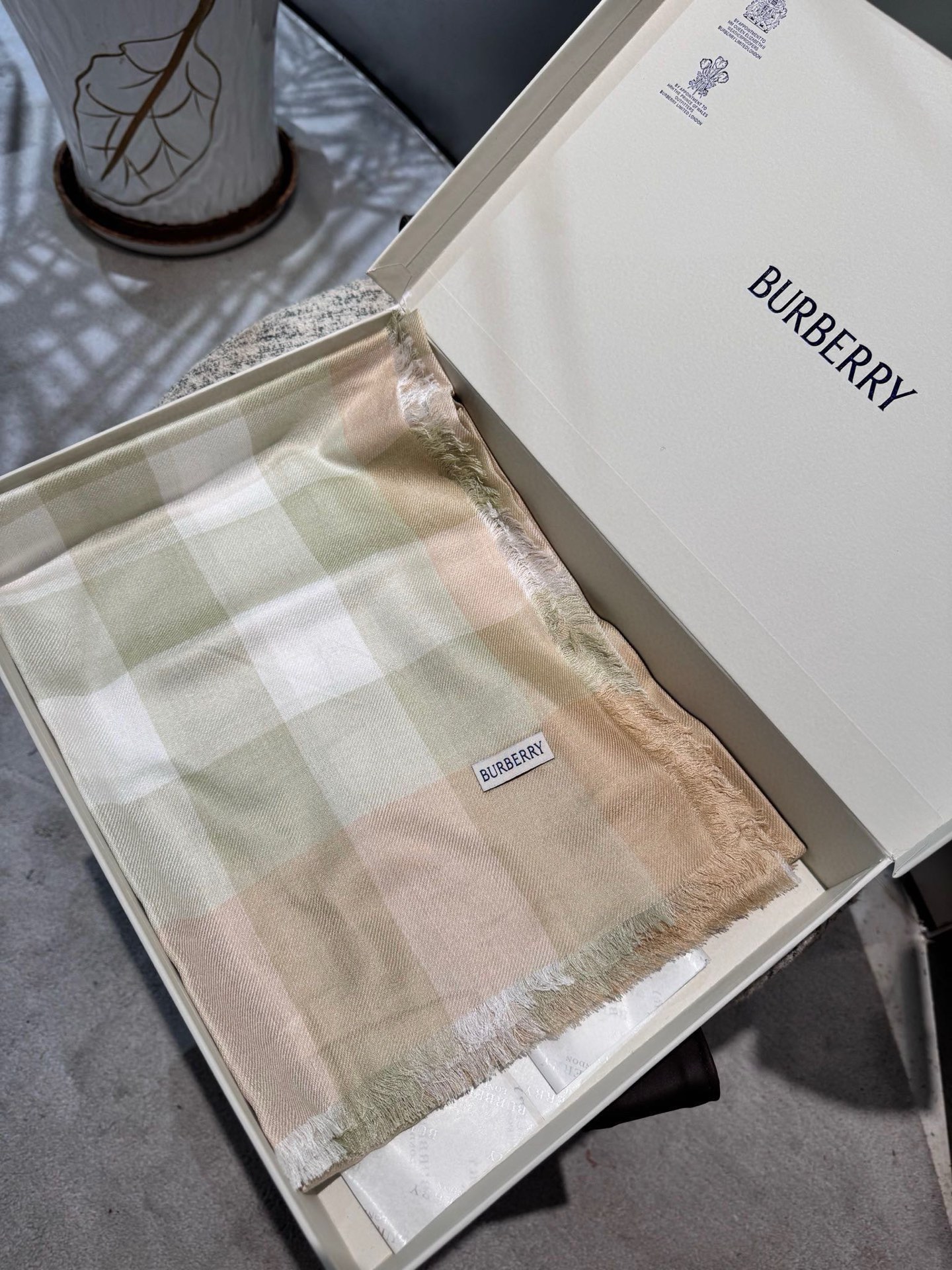 P【▪️同步官网，巴宝莉 时尚的情怀。日常时髦实用款】Burberry新款，真的无敌时髦百搭！！独有的格