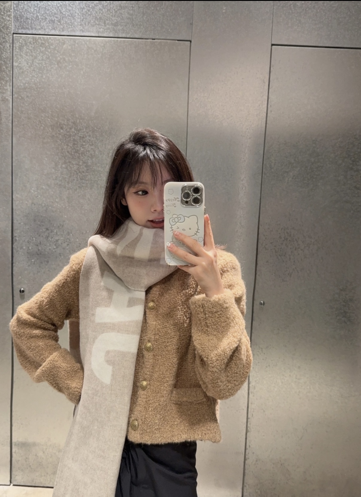 Jacquemus 双面围巾 今年真的被疯狂种草 今年冬天就非宠这条 的要疯掉了 太有型太有魅力了 非常斯文 的秋冬单品 真的很喜欢