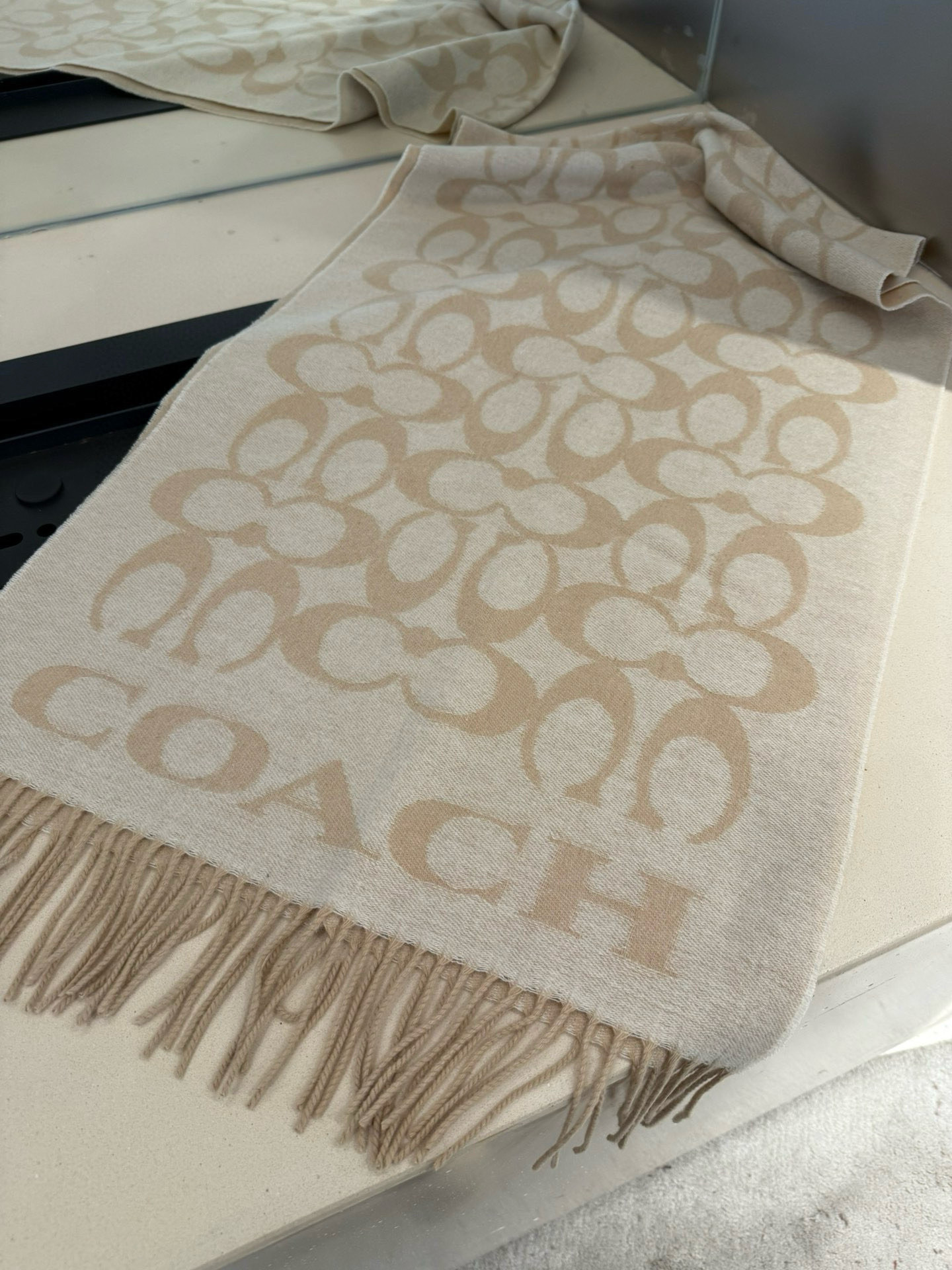 Coach 2025年新款到 Coach 三色披肩也太 了吧 不仅有颜值还有品质 97%羊毛+3%羊绒