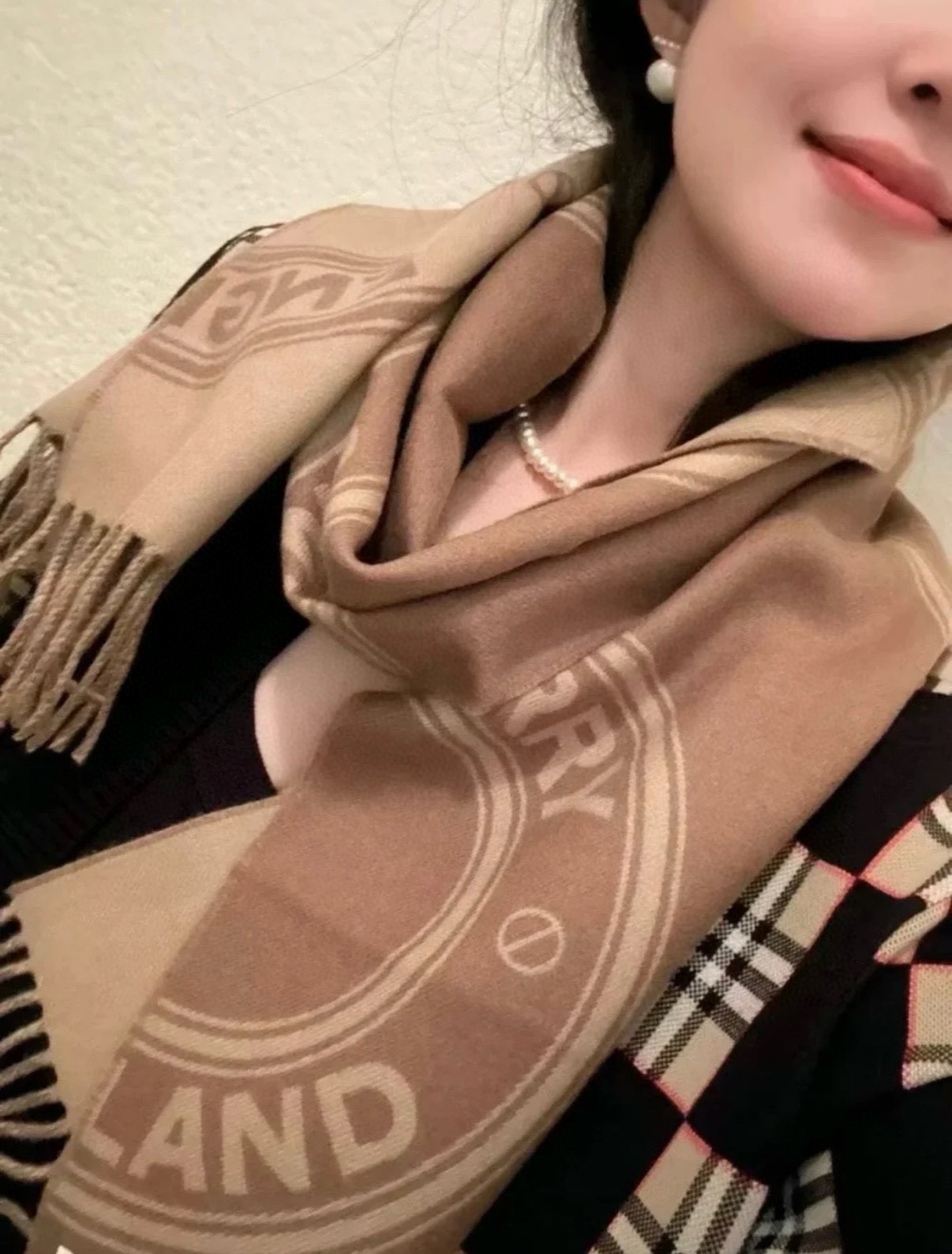 Burberry 双面双色羊毛围巾圆环 非常保暖 柔软亲肤，不扎脖 人人都应该拥有一条