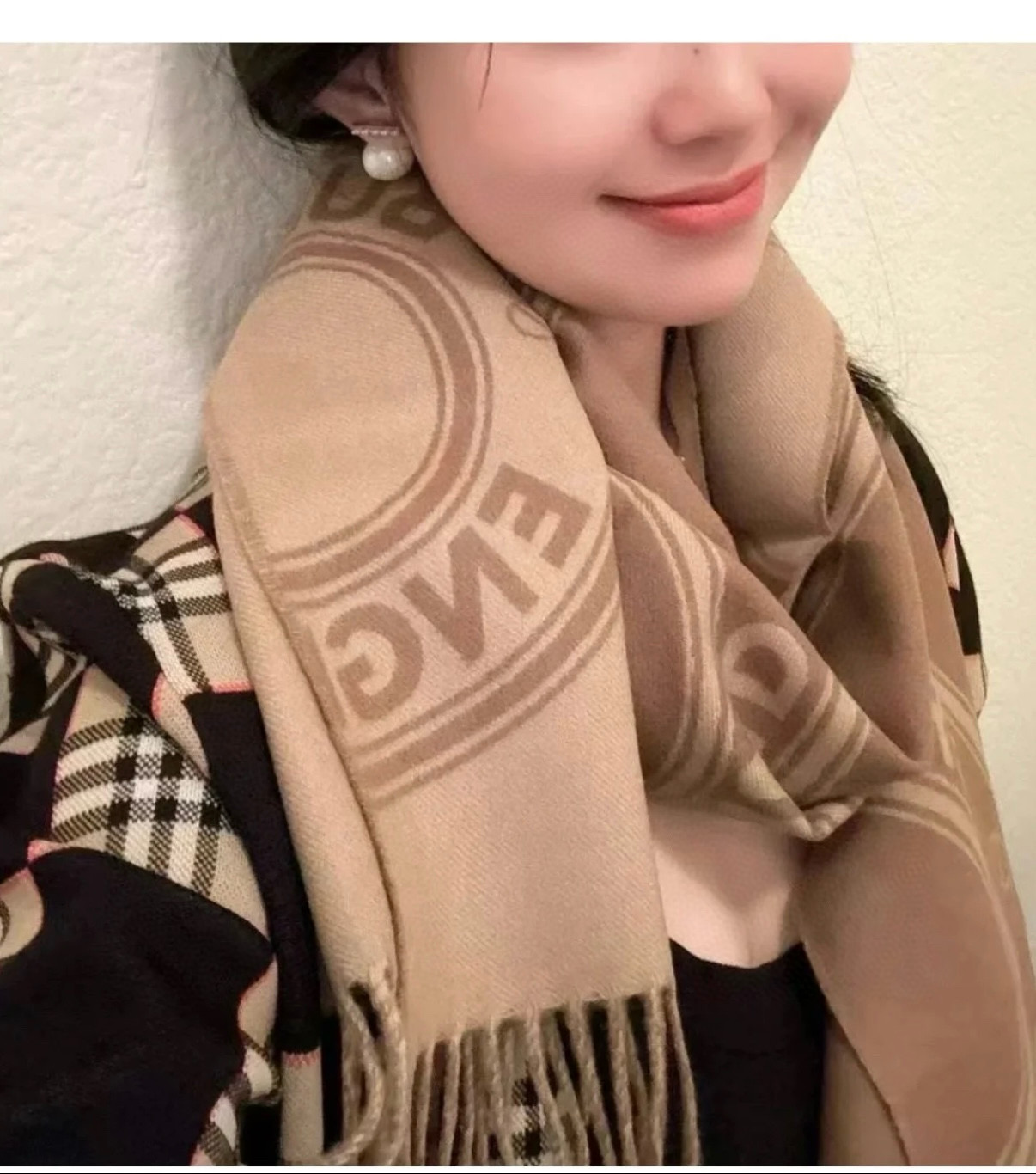 Burberry 双面双色羊毛围巾圆环 非常保暖 柔软亲肤，不扎脖 人人都应该拥有一条