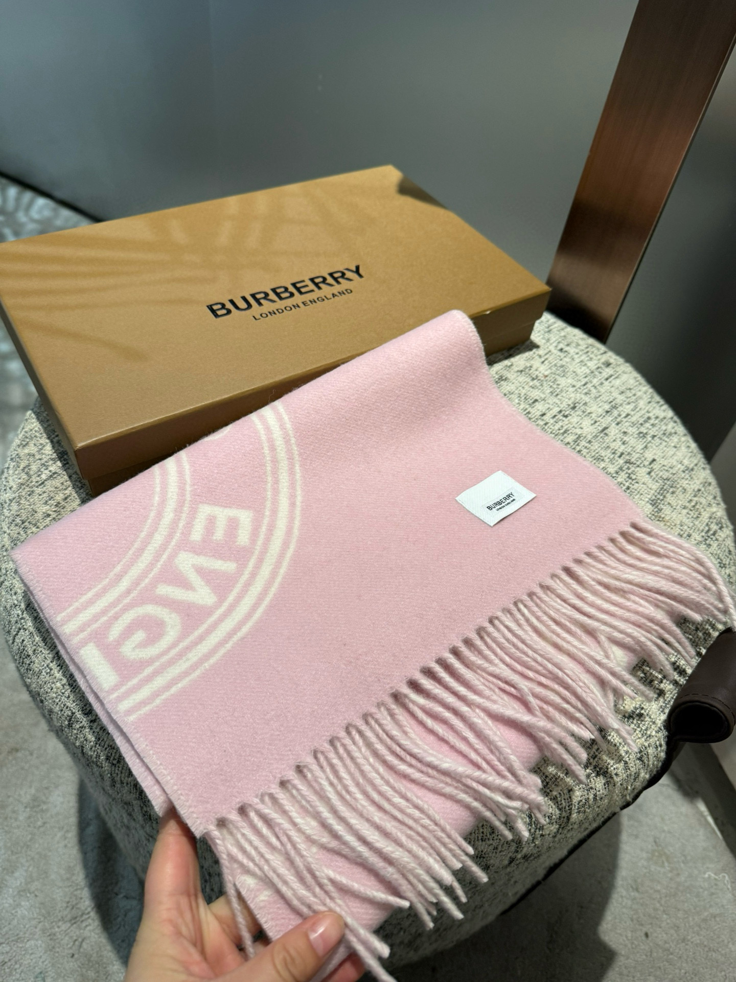 Burberry 双面双色羊毛围巾圆环 非常保暖 柔软亲肤，不扎脖 人人都应该拥有一条