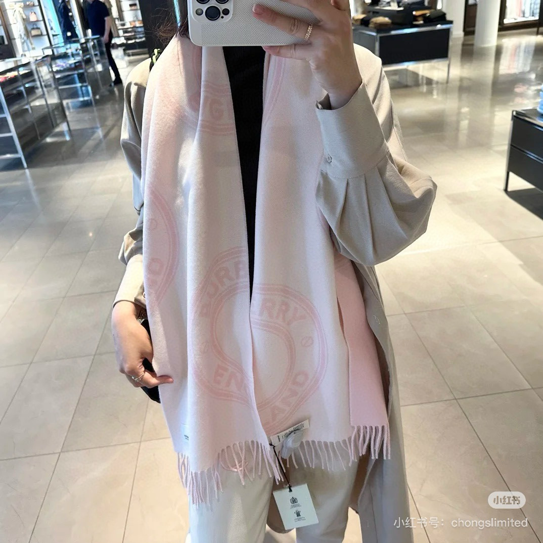 Burberry 双面双色羊毛围巾圆环 非常保暖 柔软亲肤，不扎脖 人人都应该拥有一条