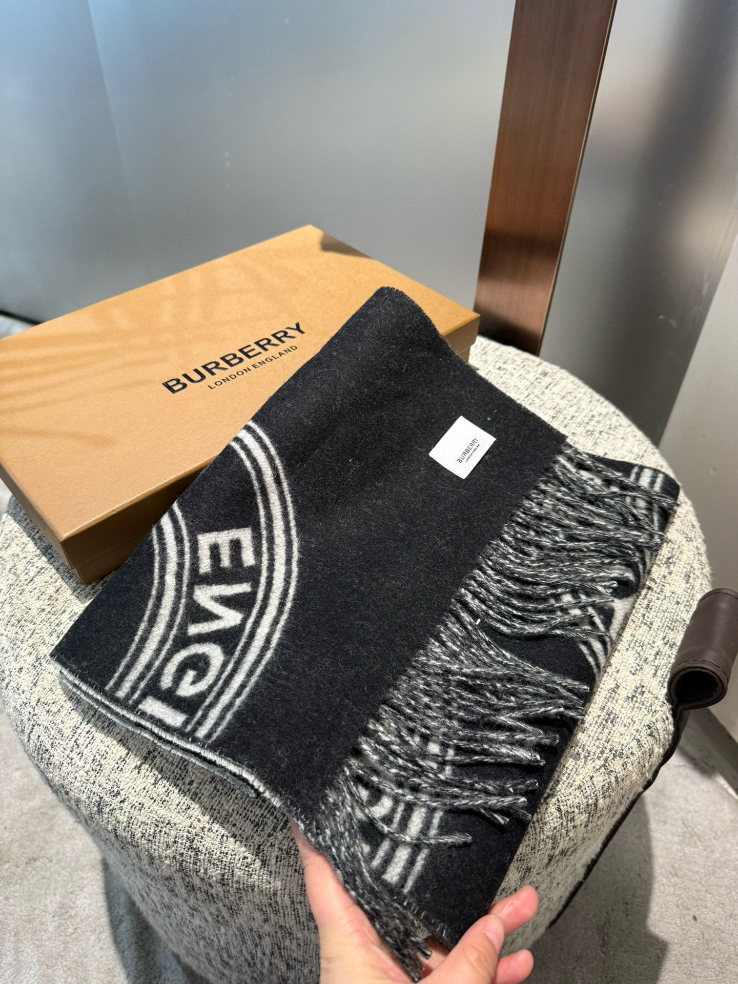 Burberry 双面双色羊毛围巾圆环 非常保暖 柔软亲肤，不扎脖 人人都应该拥有一条
