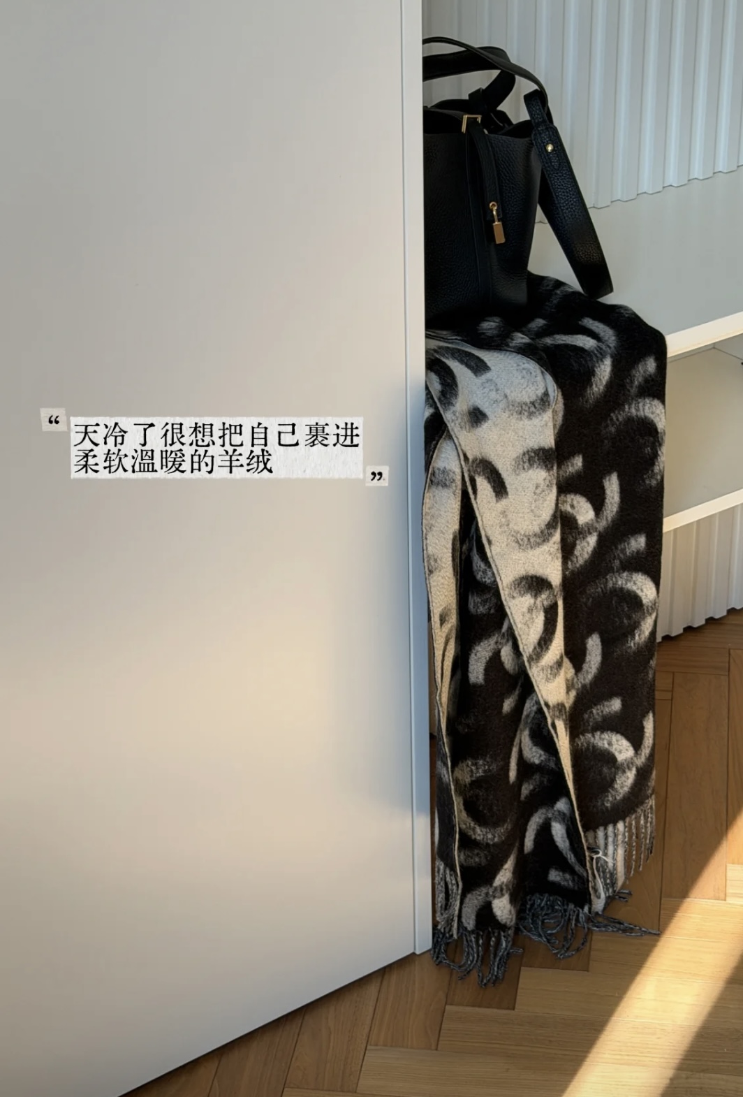 P香奶奶独家新款，25k系列哈双面黑白熊猫渐变色Logo双C羊绒围巾披肩，规格，210cm×65cm，1