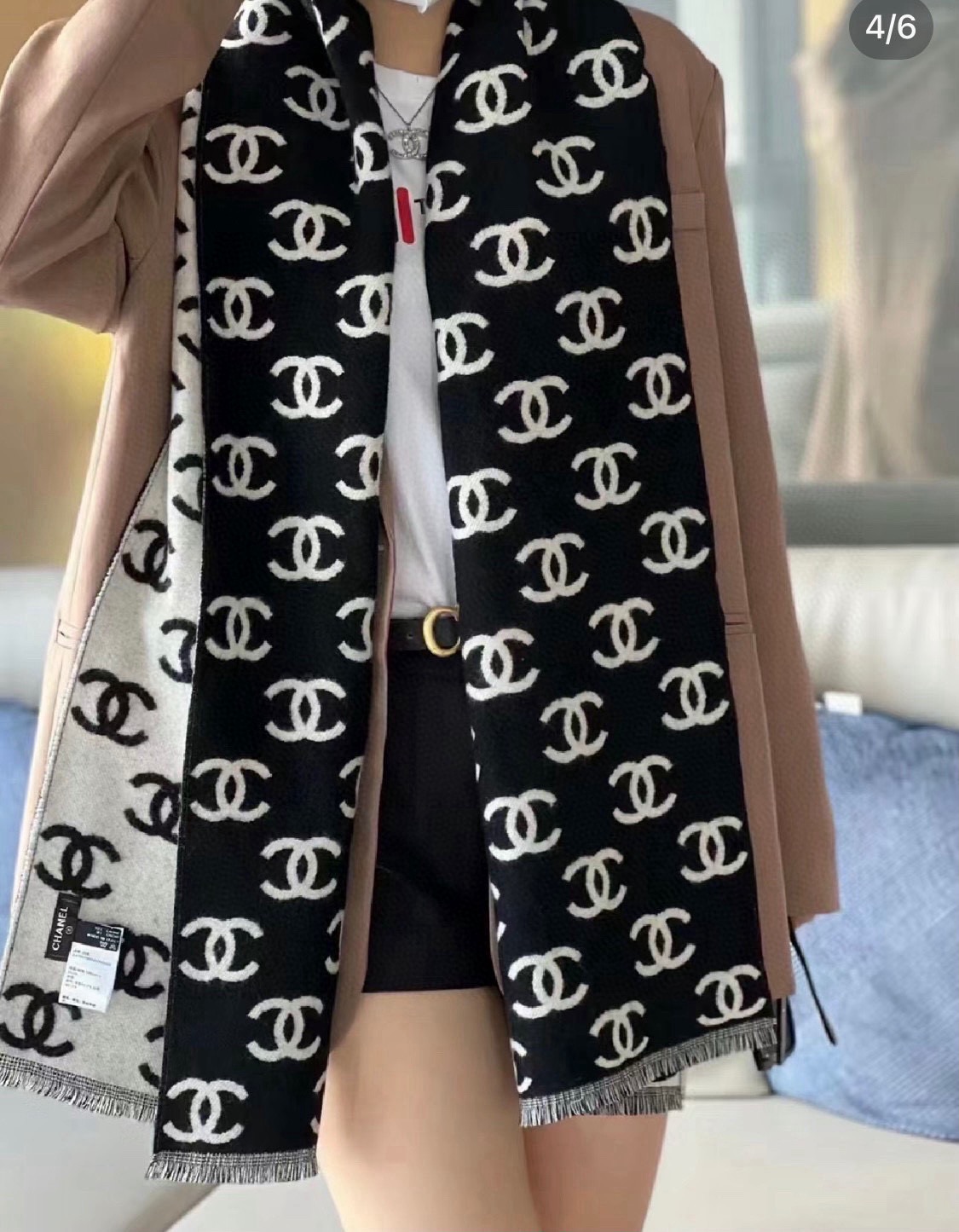 NO:603442,Chanel 2025 new autumn and winter classic series scarf The ultimate collision of black and white, made of classic black and white, with classic all-over logo embellishment, the whole body reveals the exquisite and high-end charm, two eternal solid colors are intertwined on it. Quiet, beautiful, and pure, how can people refuse it [Rose] 'Ladies Double-sided Wool Scarf' An extremely classic popular product A fashionable item full of aura Size 35 *  180 cm fabric 92 wool, 8 cashmere high version scarf, high version scarf, chanel19860909Chanel 2025新款秋冬经典系列围巾 极致黑与白的碰撞,经典的黑白色系打造,加上经典的满Logo点缀,浑身上身所流露的便是那种精致高端的魅力感,两种永恒的纯色在其上交织. 宁静,美好,又纯粹,怎么会让人舍得拒绝它呢[玫瑰] 《女士双面羊毛围巾》 一款极致经典的人气产物 一条充满了光环的时髦单品 尺寸35 * 180 cm 面料92羊毛,8羊绒高版本围巾,高版本围巾,chanel,scarf