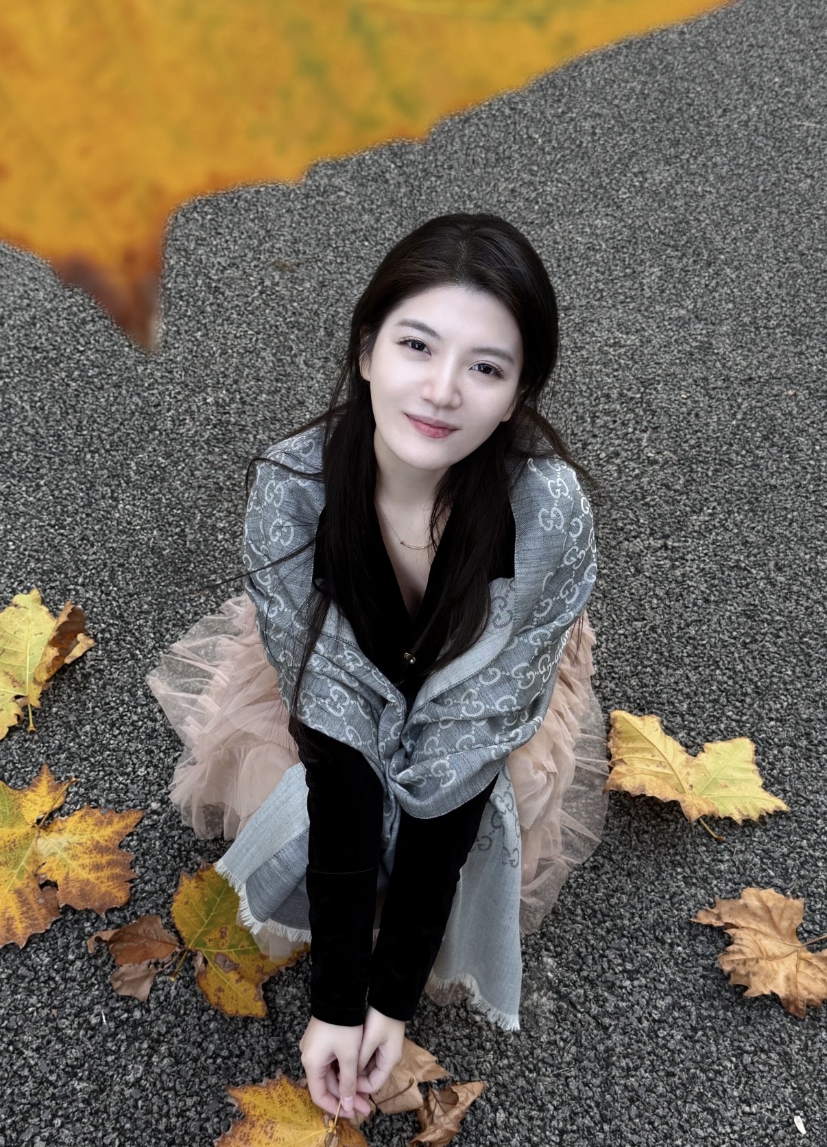 P170 P重磅‼️Gucci经典披肩款,大尺寸G专柜的常青树款。品质极好的,❗️经典双G提花图案风靡了全世界❗️女人的衣柜里面绝对不能少的一件单品,但是你千万别拿某宝廉价的货色来磕碜自己❗️既然选择这种经典披肩,你就一定选择有灵魂的东西❗️精工高密度字体无比清晰 面料为最顶级高原开司米尔羊毛真丝(和专柜一样) 手感柔软丝滑 奢华有质感!这款披肩将真丝与羊毛相混搭,质地柔软而温暖,经典而永不过时。❗️70x200cm!.