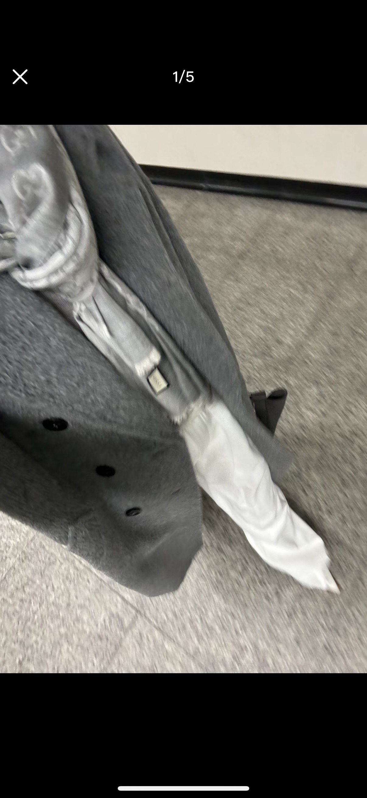 P170 P重磅‼️Gucci经典披肩款,大尺寸G专柜的常青树款。品质极好的,❗️经典双G提花图案风靡了全世界❗️女人的衣柜里面绝对不能少的一件单品,但是你千万别拿某宝廉价的货色来磕碜自己❗️既然选择这种经典披肩,你就一定选择有灵魂的东西❗️精工高密度字体无比清晰 面料为最顶级高原开司米尔羊毛真丝(和专柜一样) 手感柔软丝滑 奢华有质感!这款披肩将真丝与羊毛相混搭,质地柔软而温暖,经典而永不过时。❗️70x200cm!.