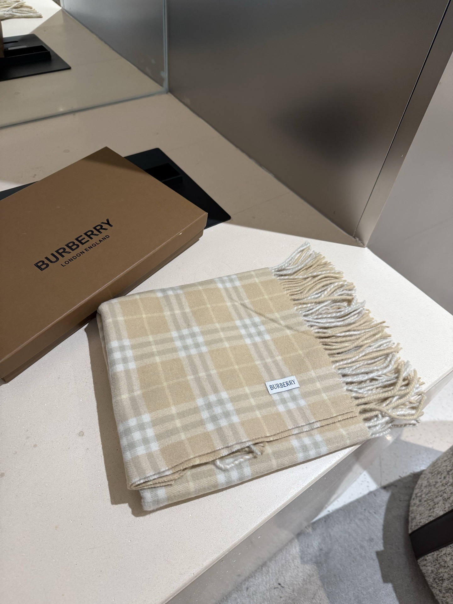 Burberry 羊绒毛 最新款男女通用 重磅推荐 的格子 永不过时 非常保暖柔软亲肤